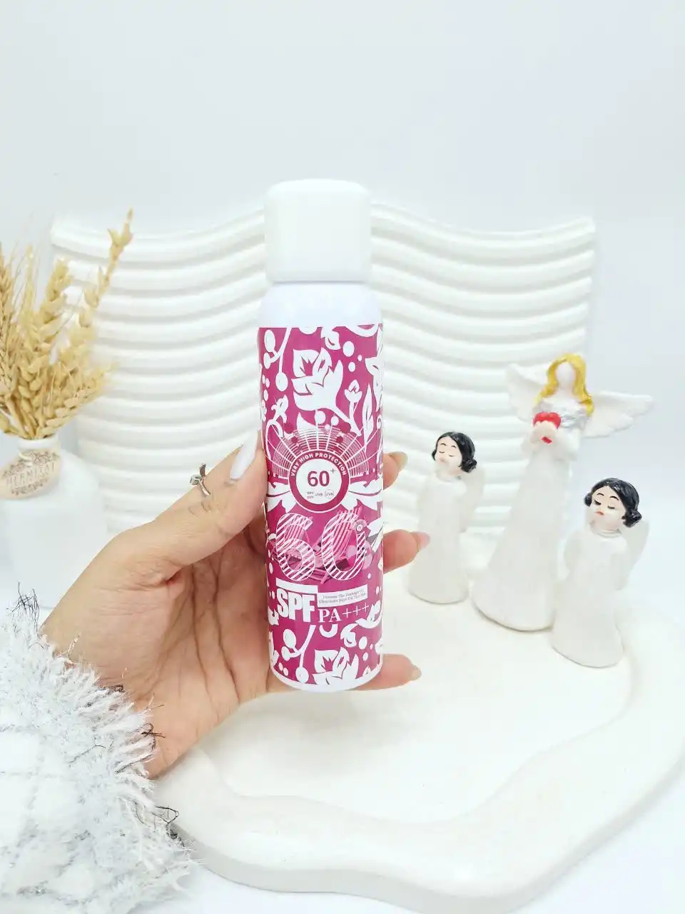 اسپری ضدآفتاب spf 60 بی‌رنگ و سبک یارا (بدنه سرخابی) کد 2261