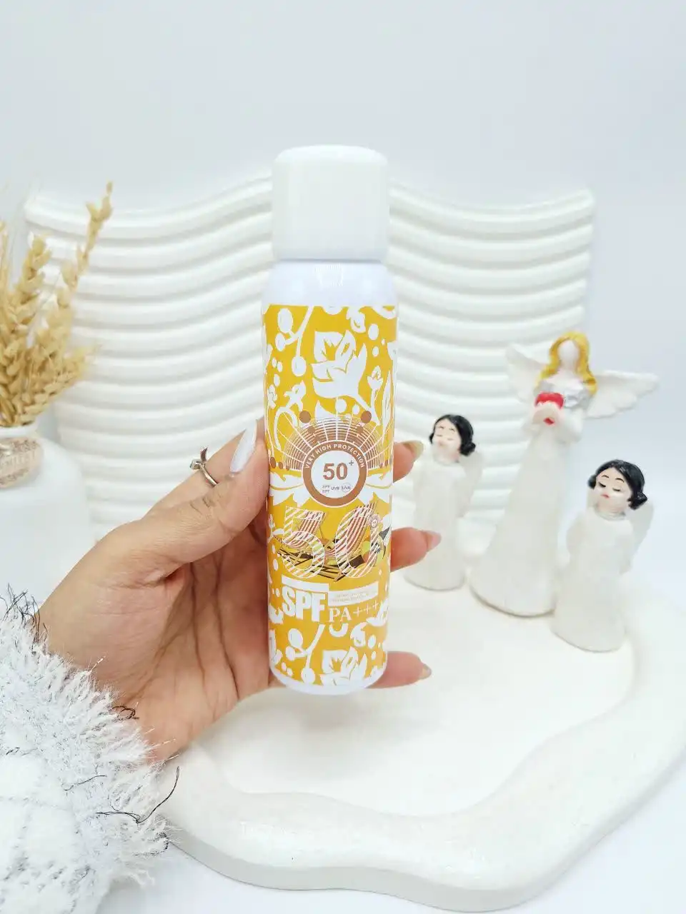 اسپری ضدآفتاب spf 50 بیرنگ و سبک یارا (بدنه زرد) کد 2254