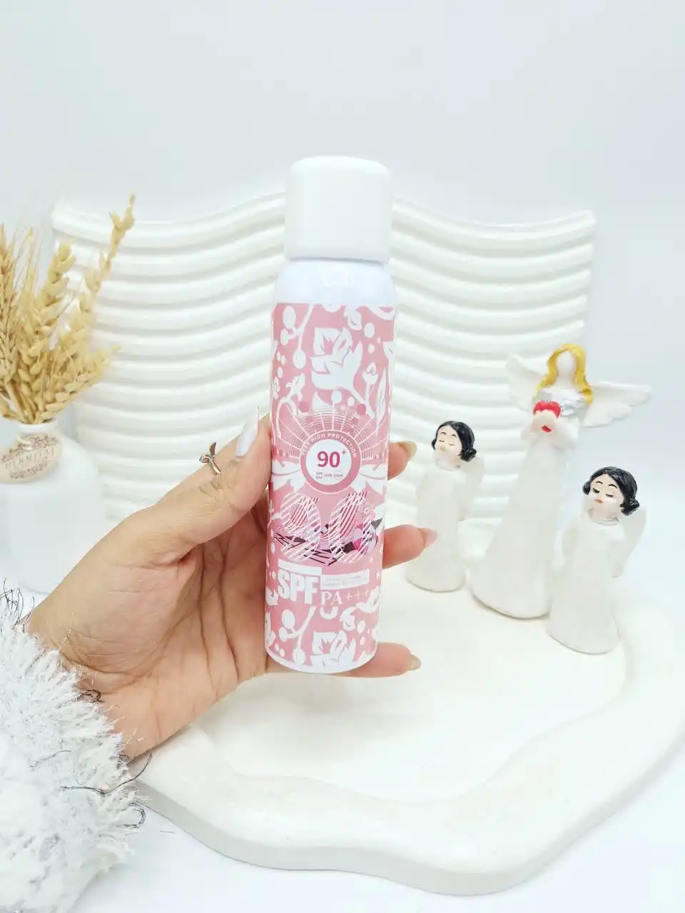 اسپری ضدآفتاب spf 90 بیرنگ و سبک یارا (بدنه صورتی) کد 2285