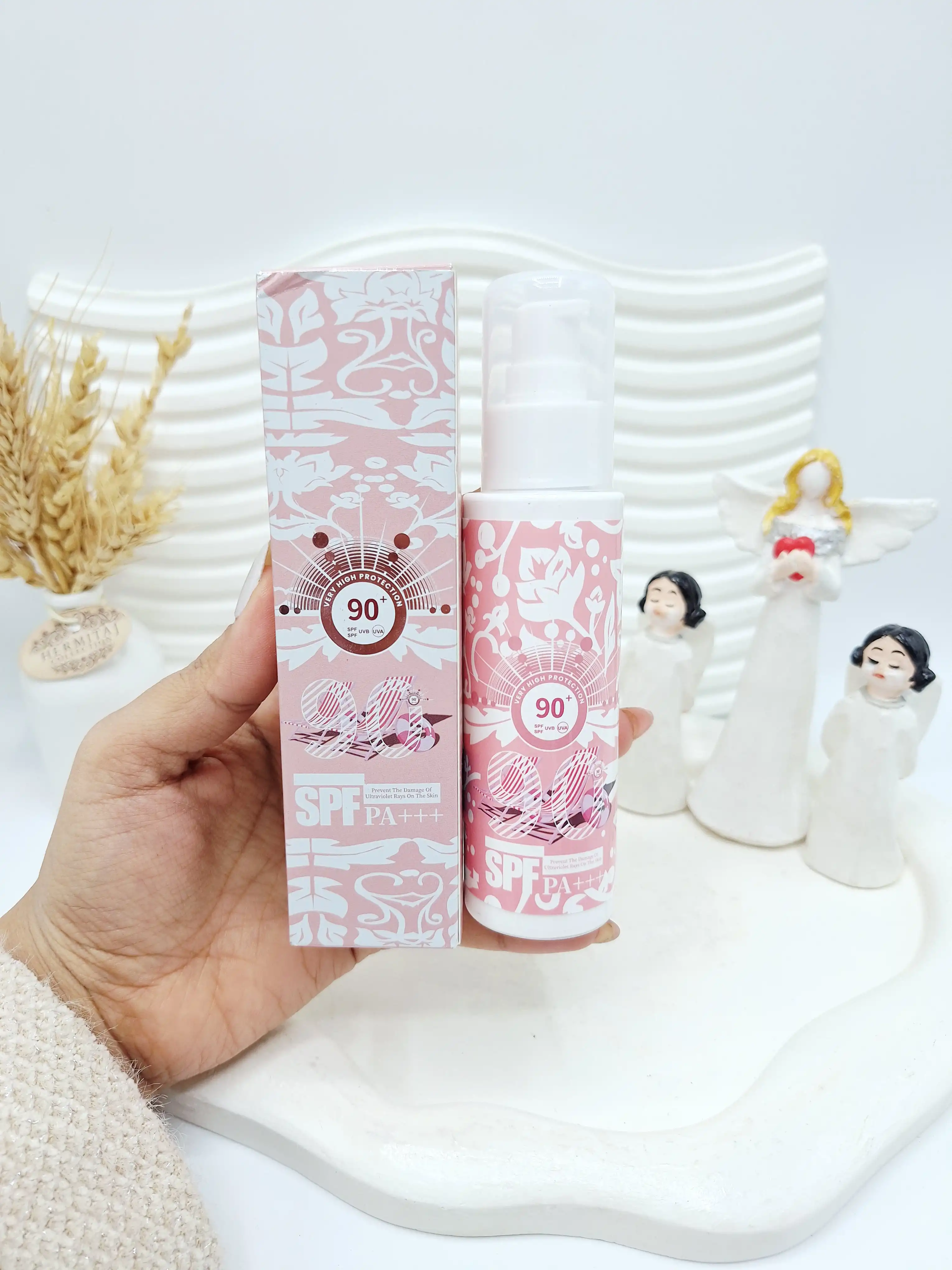 ضد آفتاب Spf 90 پمپی بیرنگ و سبک یارا (کارتن صورتی ) کد 2322