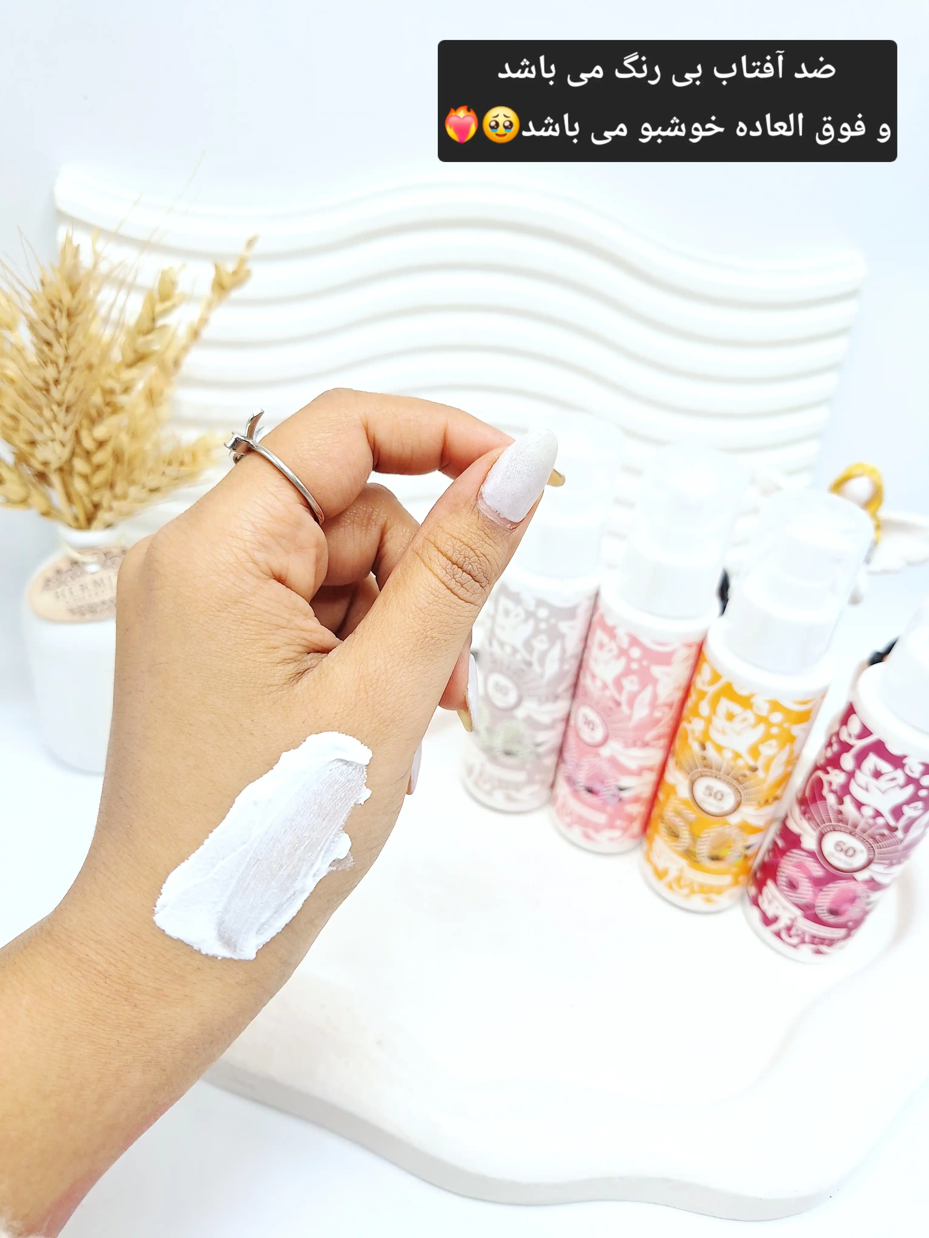 ضد آفتاب Spf 90 پمپی بیرنگ و سبک یارا (کارتن صورتی ) کد 2322