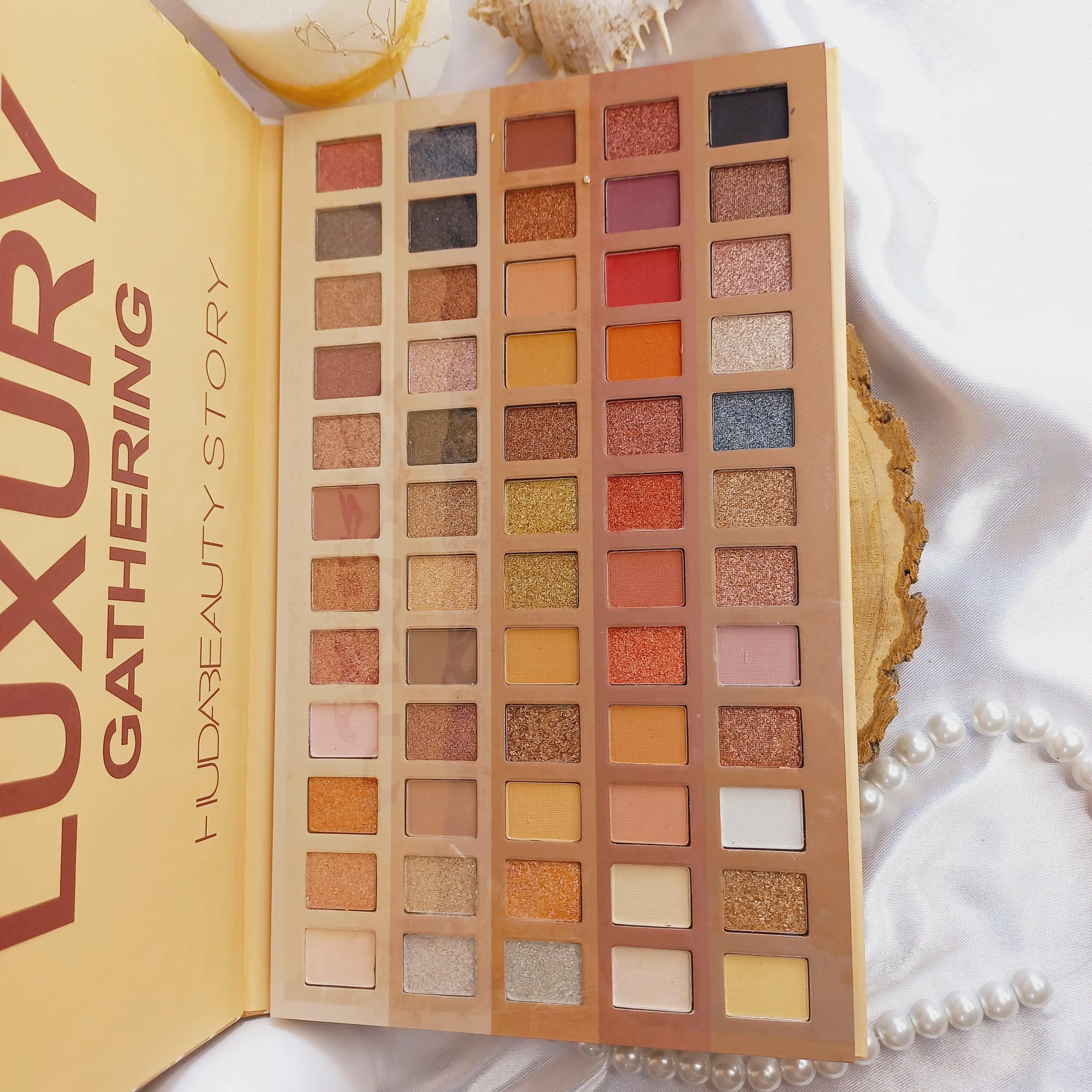 سایه چشم شصت رنگ لاکچری گدرینگ هدی بیوتی مدل استوری | پخش عمده