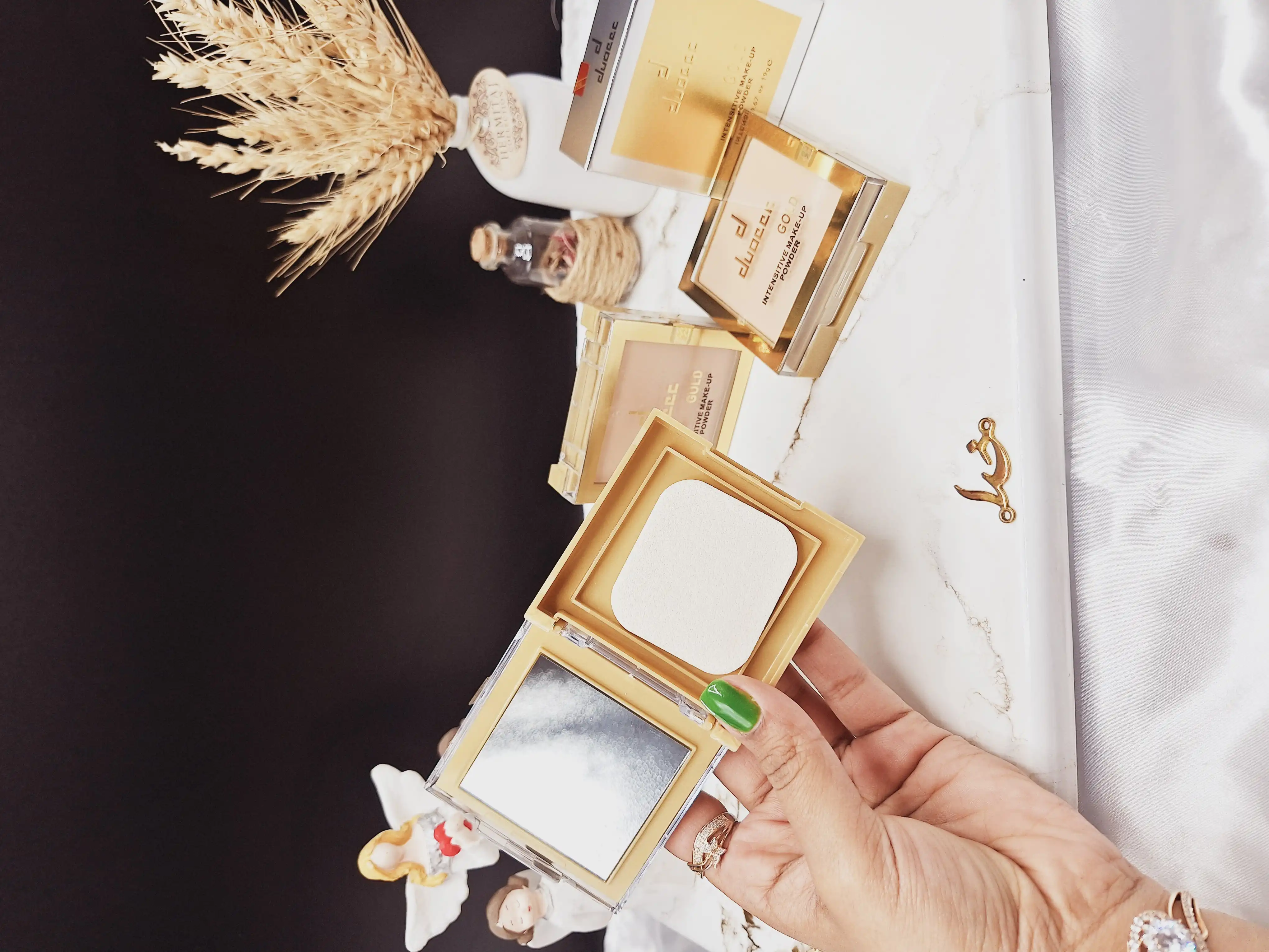 پنکک مات و ضدآب دوسه طلایی DOUCCE