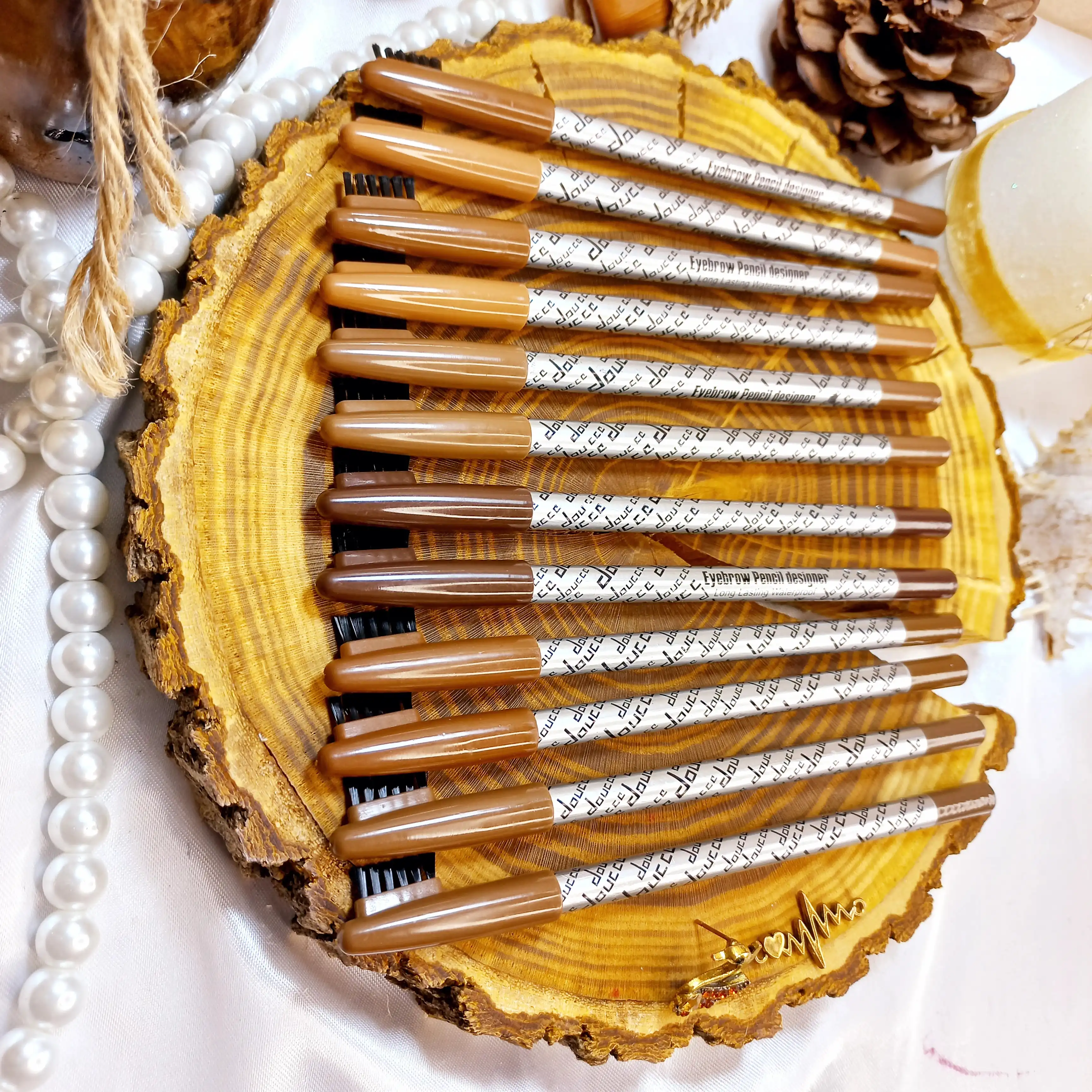 مداد ابرو شانه دار دوسه روکش نقره ای DOUCCE