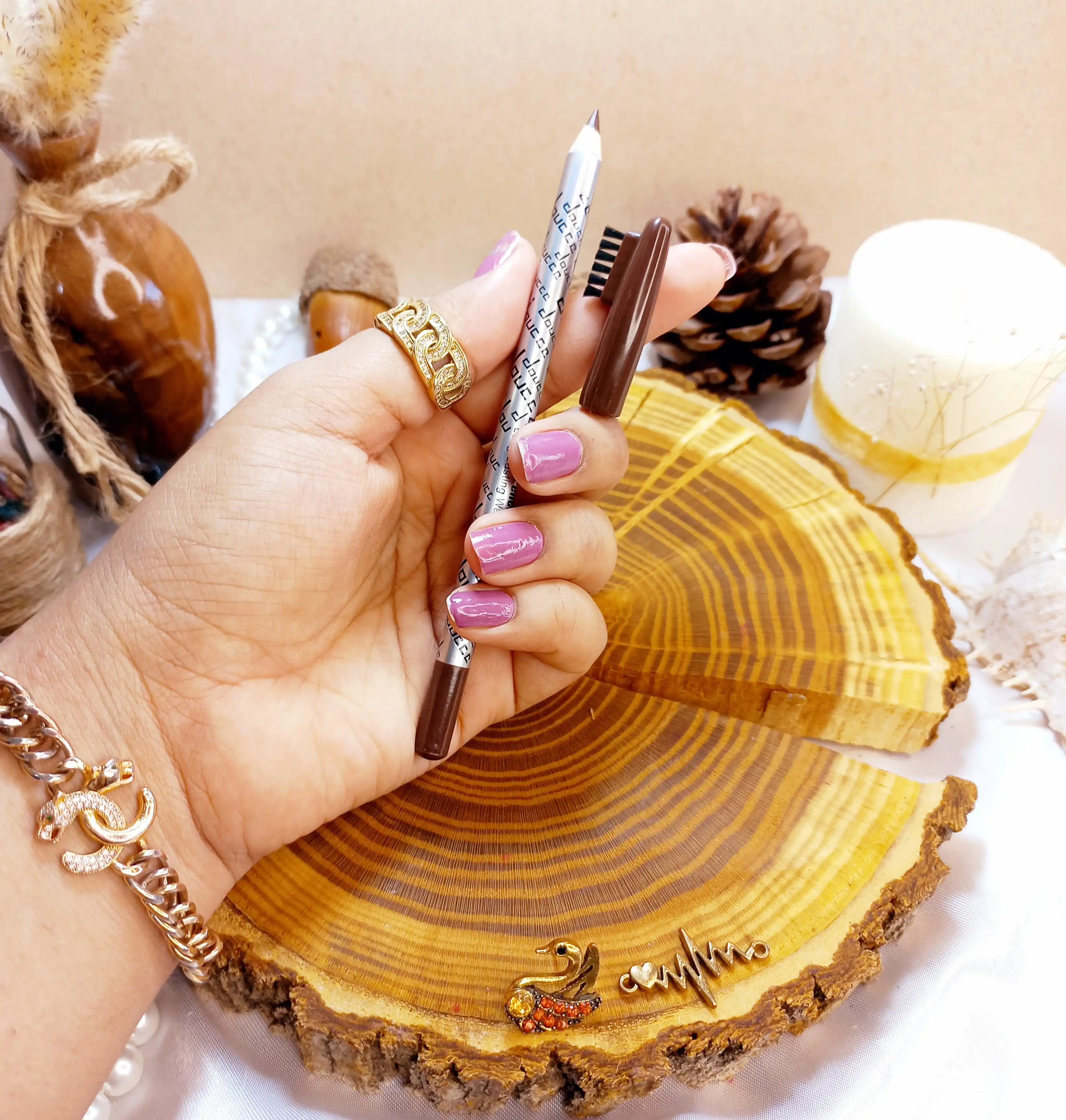 مداد ابرو شانه دار دوسه روکش نقره ای DOUCCE