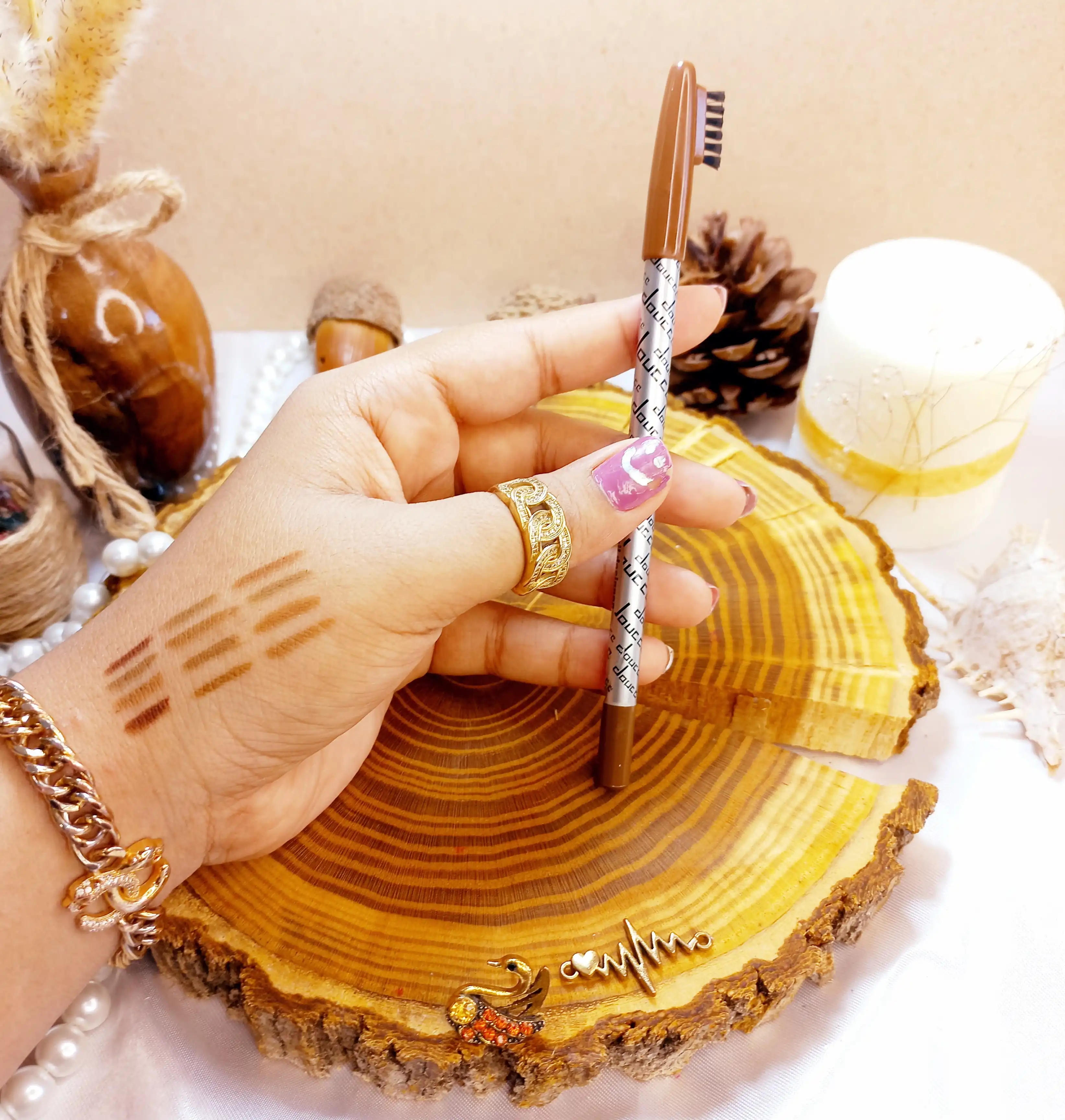 مداد ابرو شانه دار دوسه روکش نقره ای DOUCCE