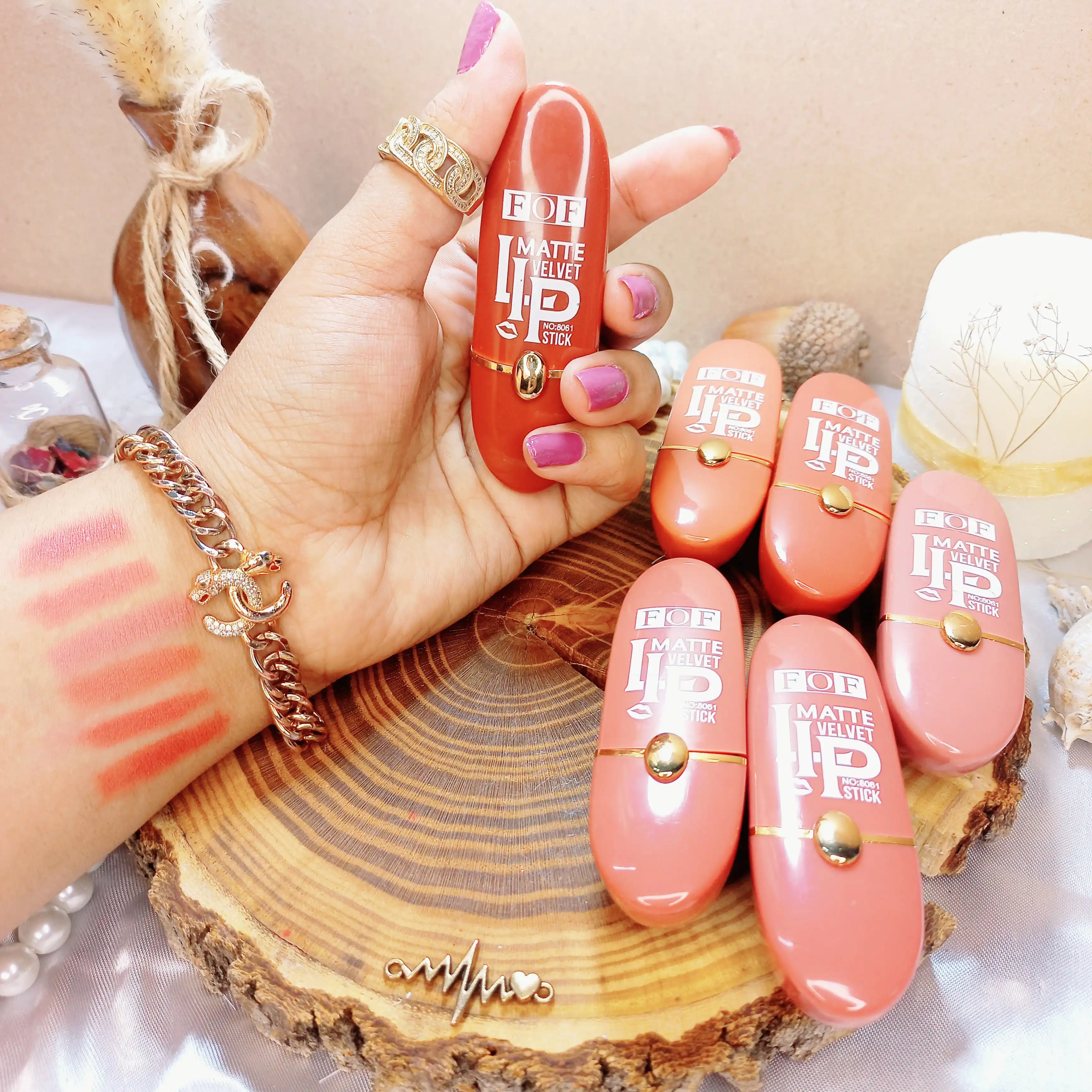 رژ لب جامد مدل مت کد 8061