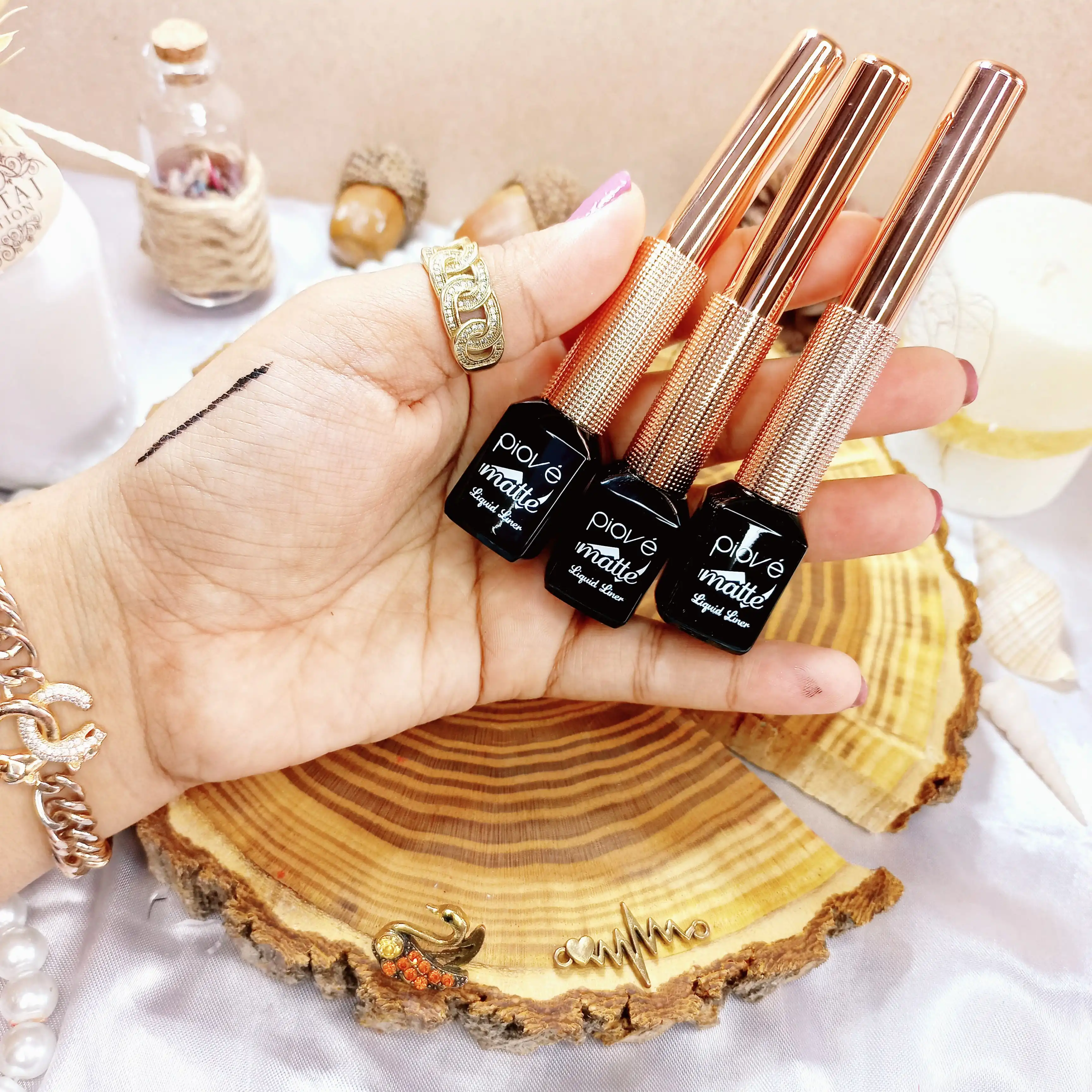 خط چشم کوزه ای پیوو کد P-E8028