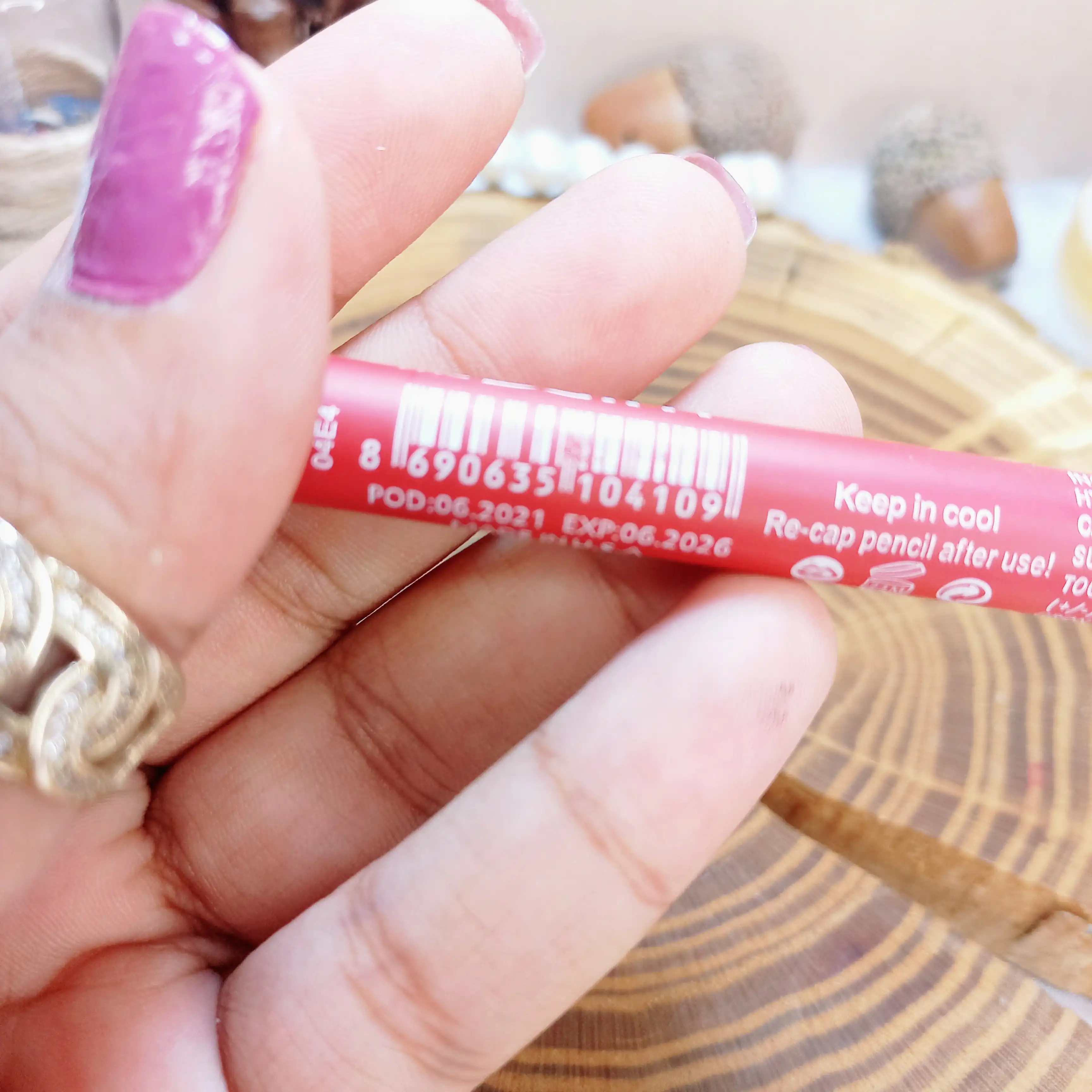 رژ مدادی مدل بالم Balm