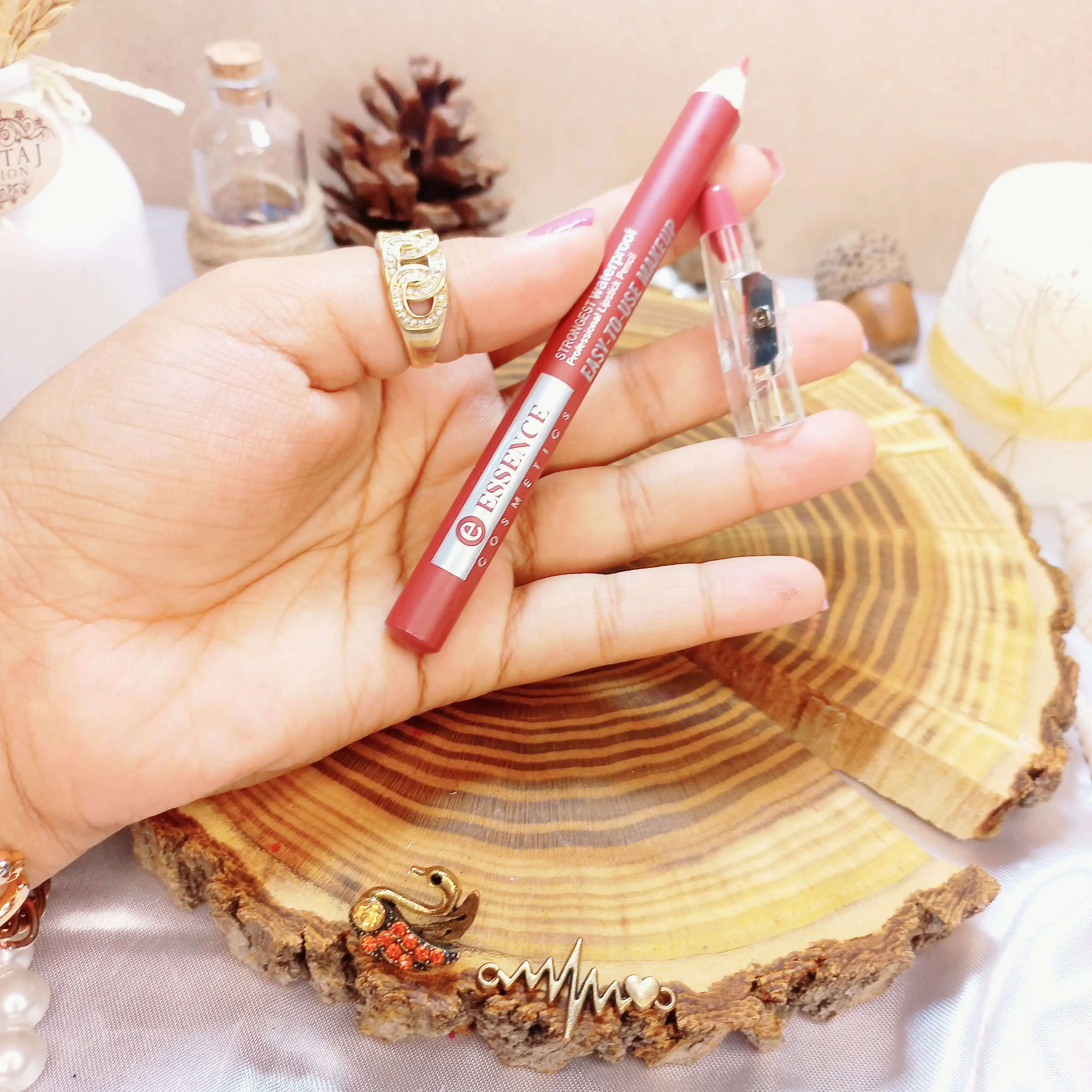 رژلب مدادی تراش دار اسنس Essence