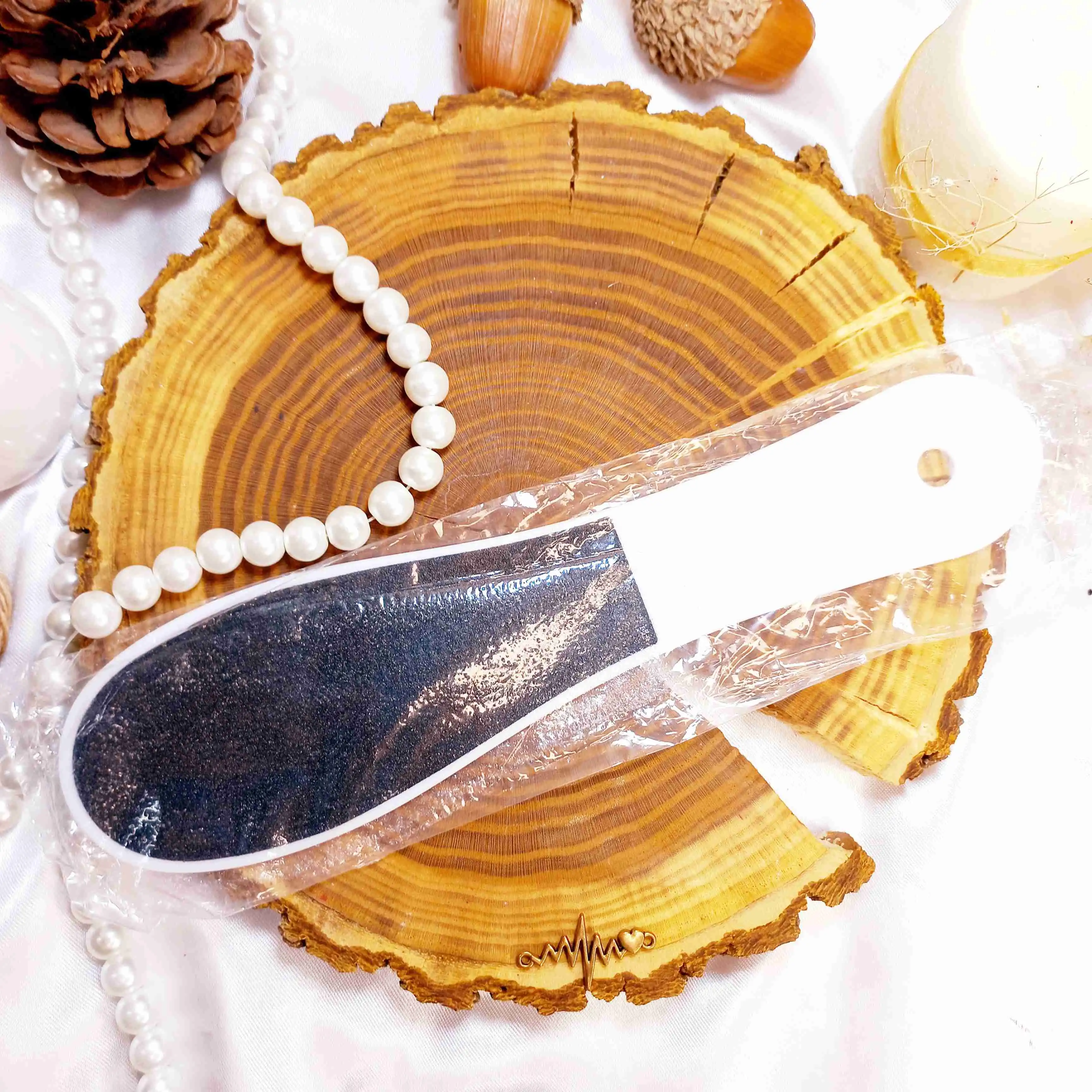 سوهان پاشنه پا طرح سفید