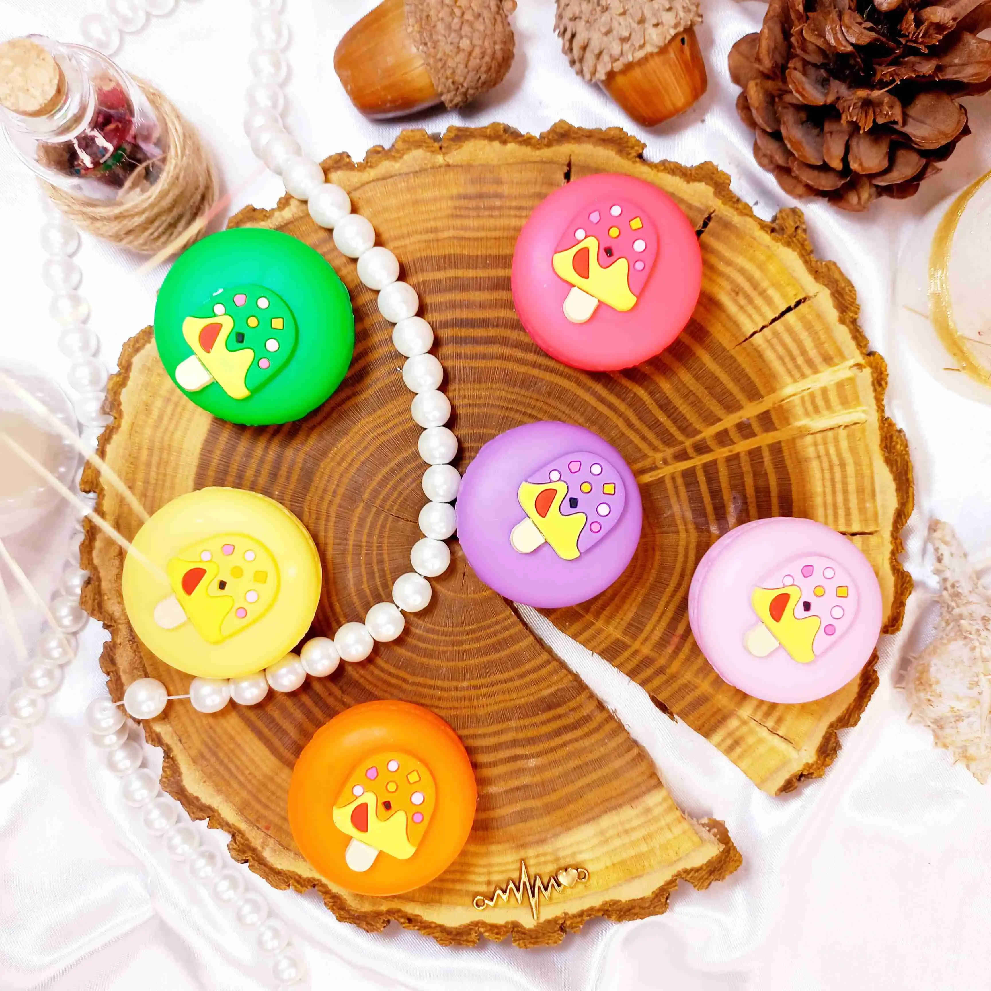 بالم لب میوه ای گرد FAVOR BEAUTY