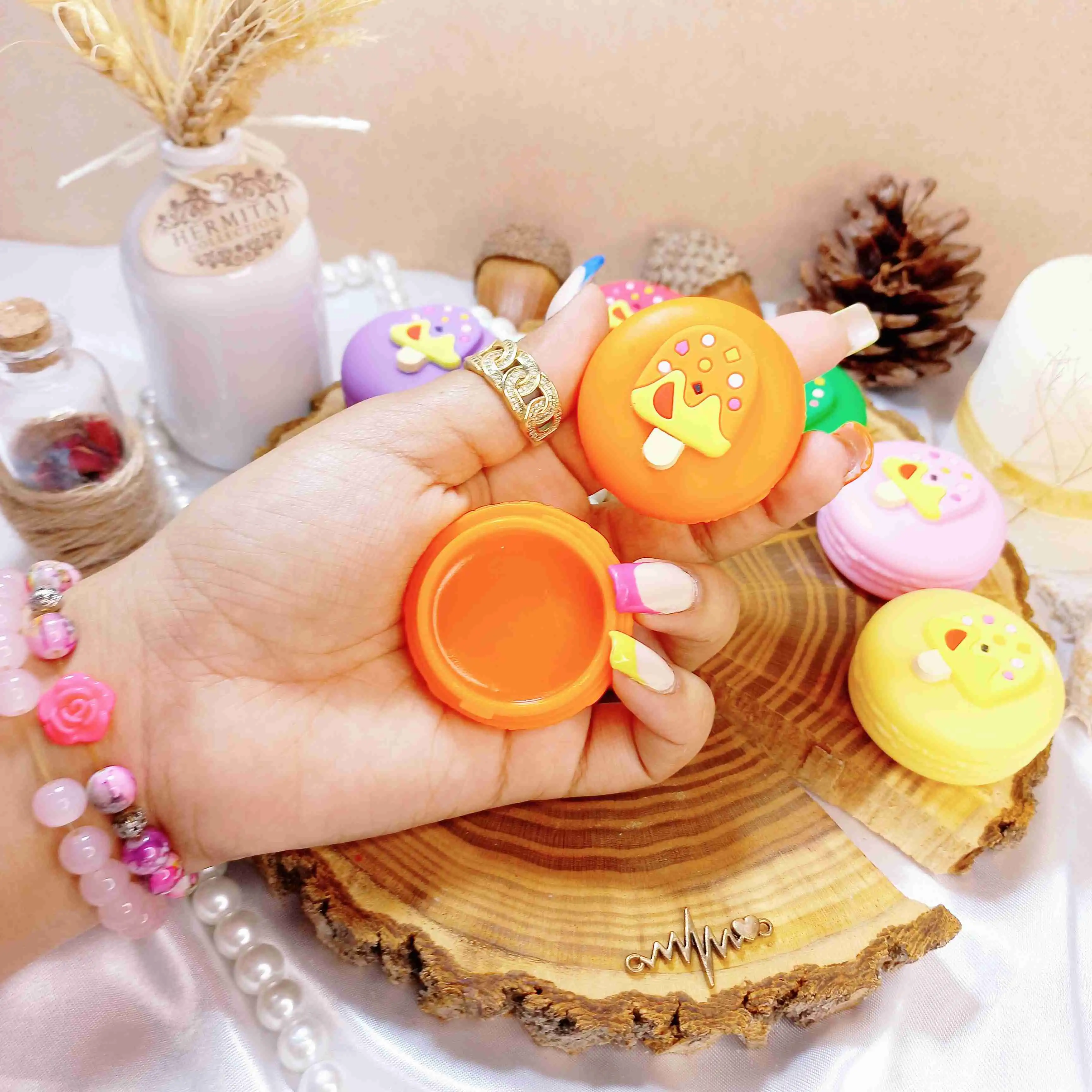 بالم لب میوه ای گرد FAVOR BEAUTY