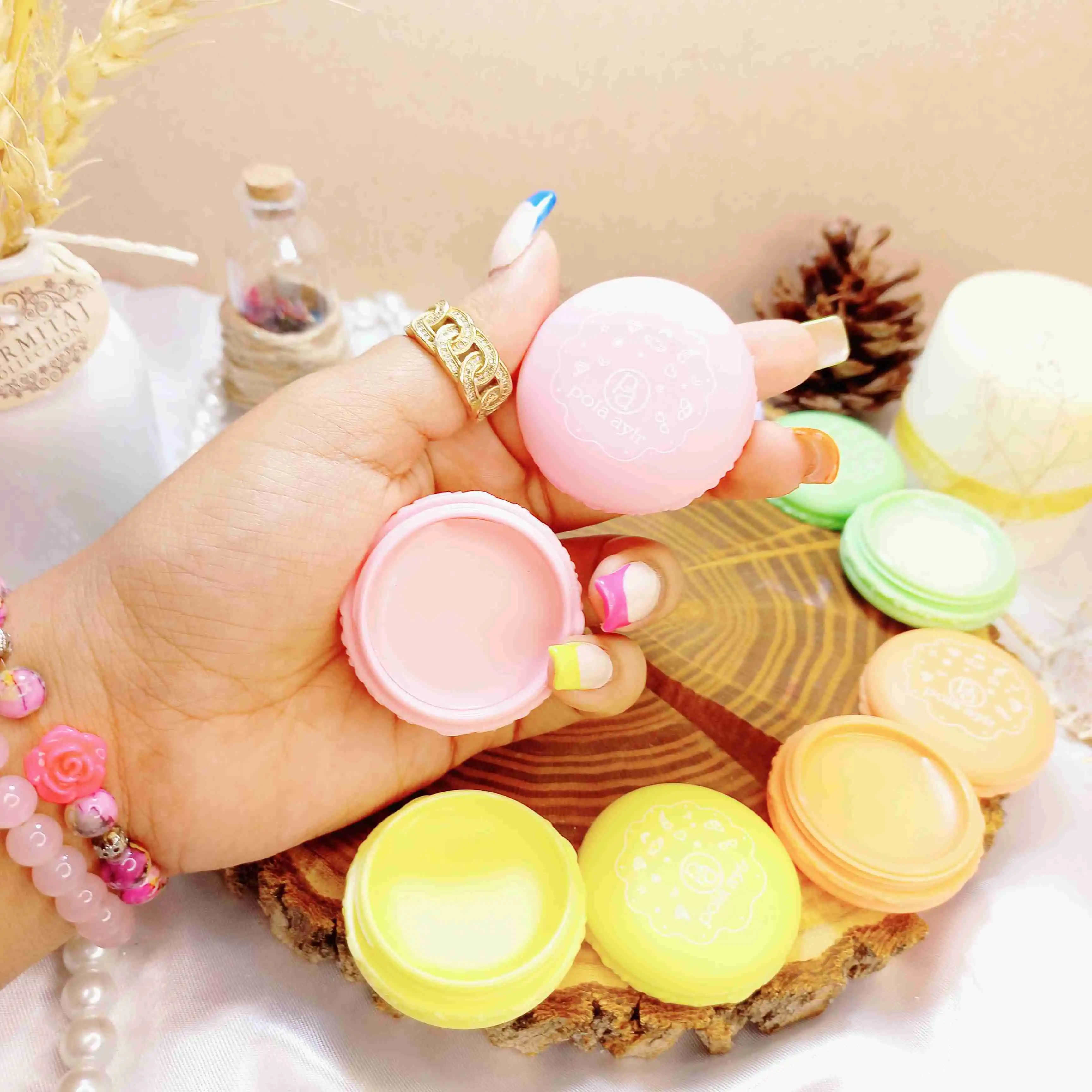 بالم لب میوه ای طرح ماکارون POLA AYLR