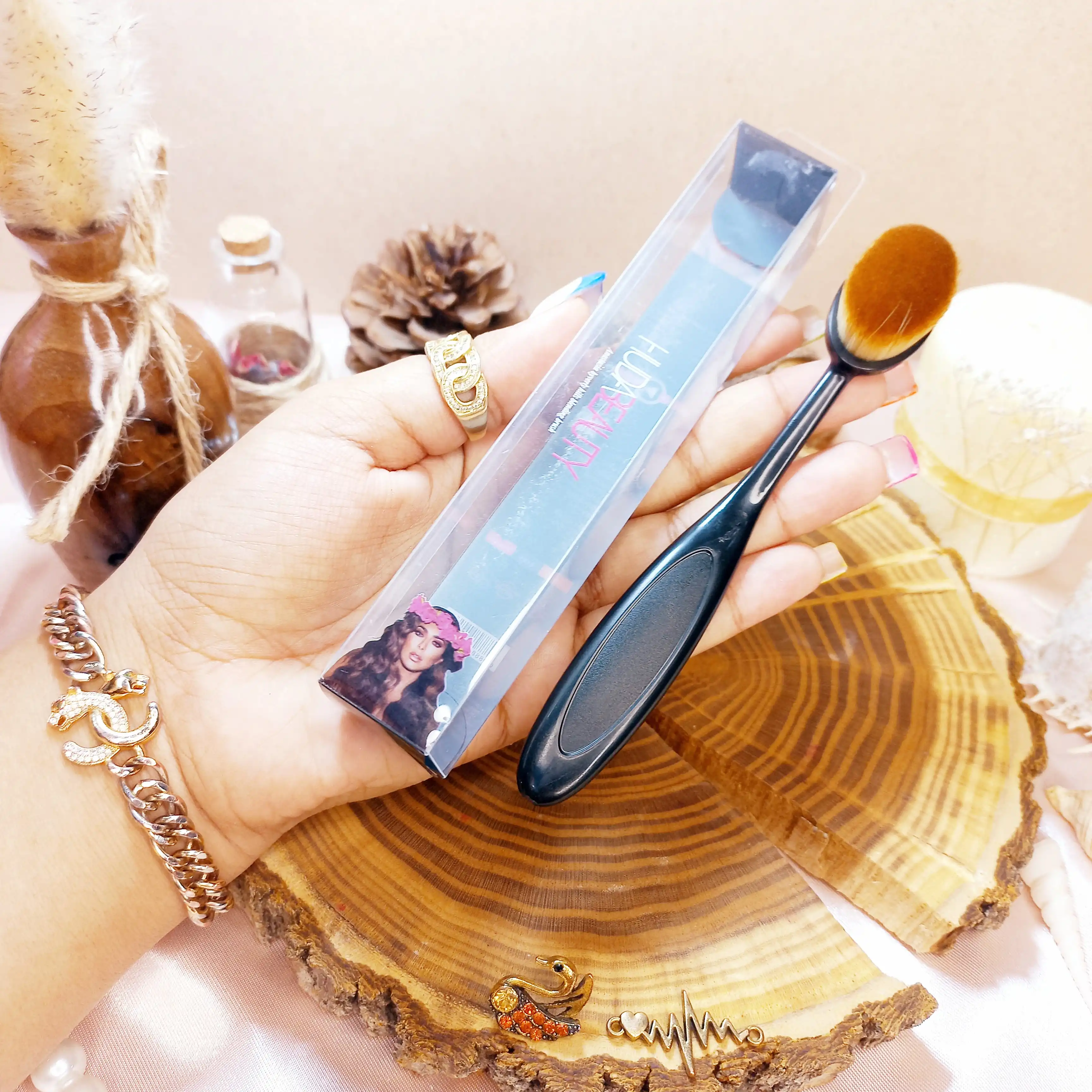 براش حرفه ای قاشقی سایز بزرگ HUDABEAUTY