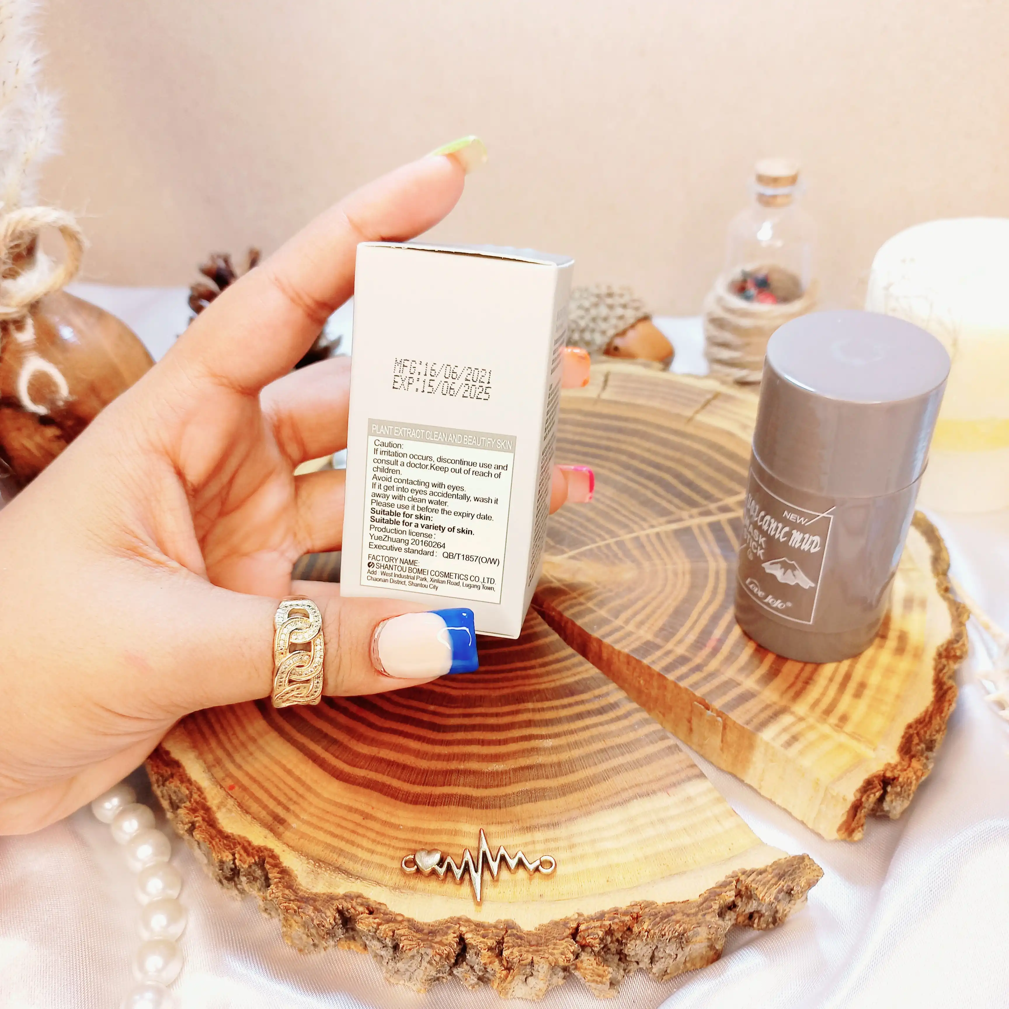 ماسک استیکی با عصاره آتشفشان Sticky mask