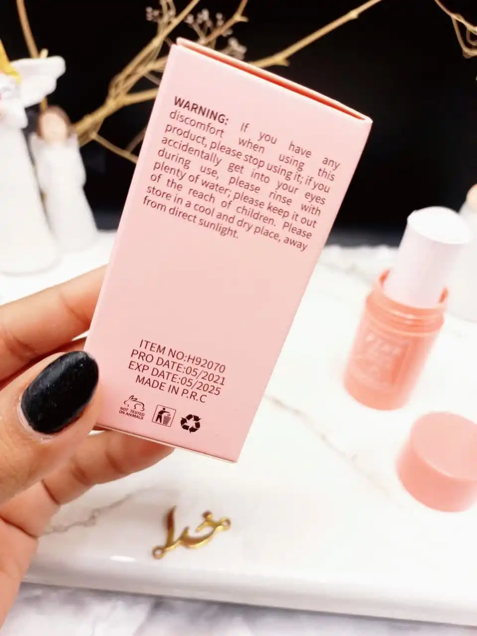 ماسک استیکی با عصاره توت فرنگی Sticky mask