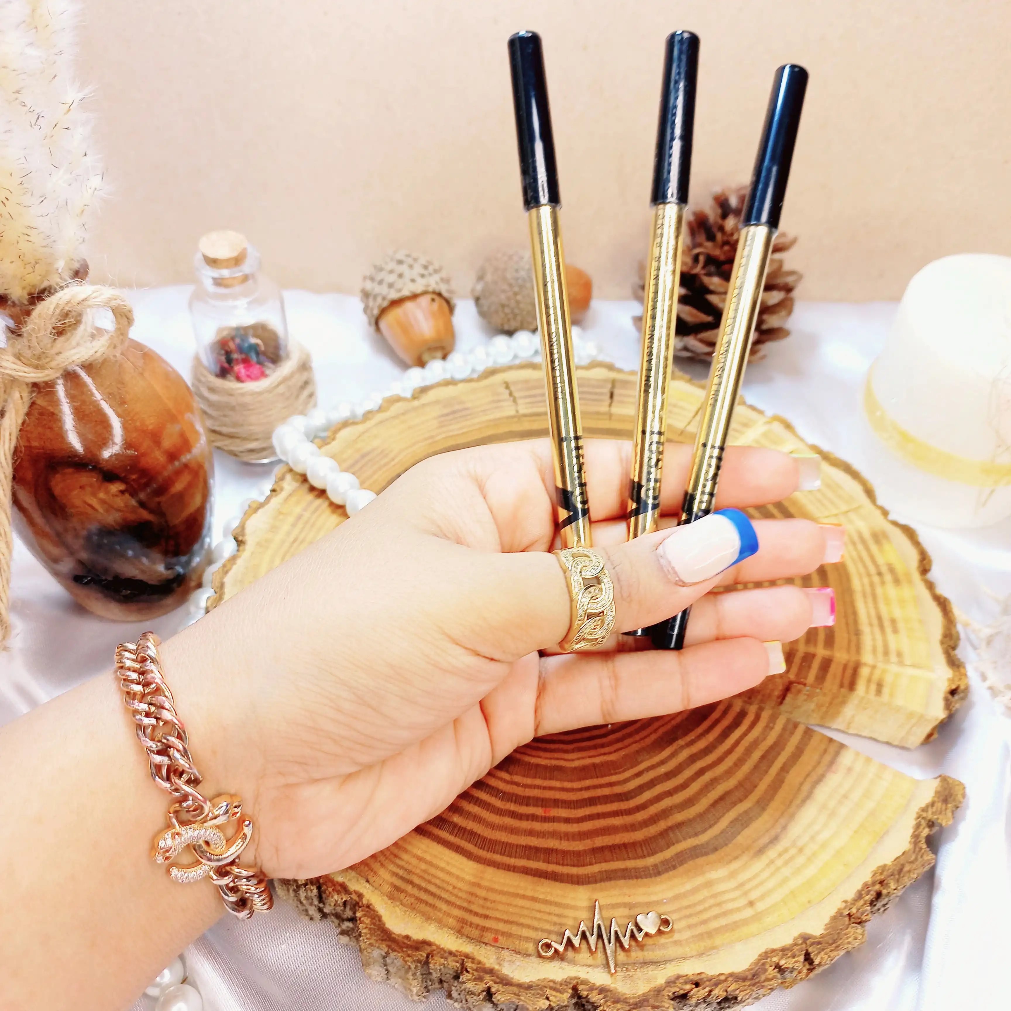 مداد چشم شمعی ضد آب ورسای جعبه دار Versailles