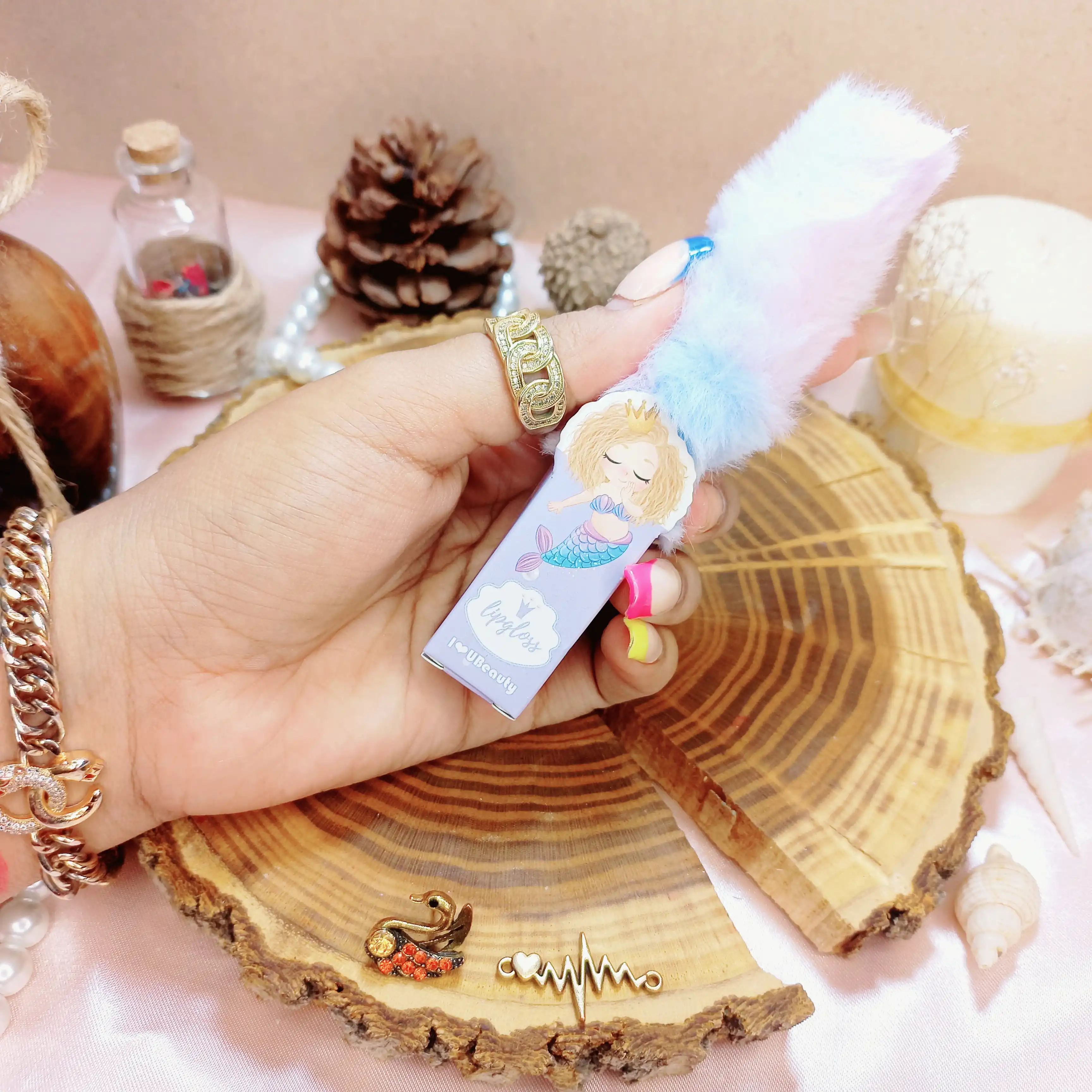 رژ لب مایع پشمالو بنفش طرح دختر آی لاو یو بیوتی ILOVE U BEAUTY  کد IU022