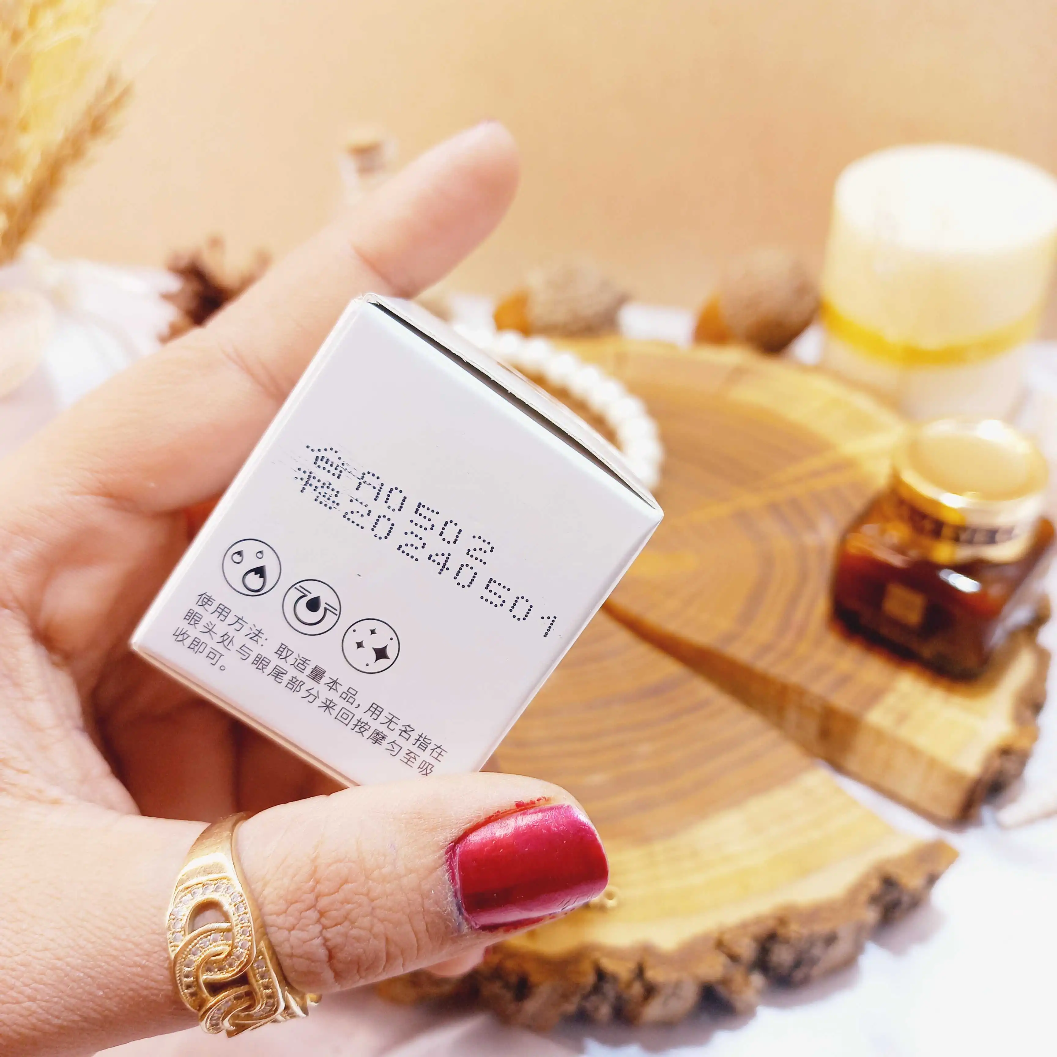 کرم دور چشم خاویار ضد چروک قوی سنانا caviar essence