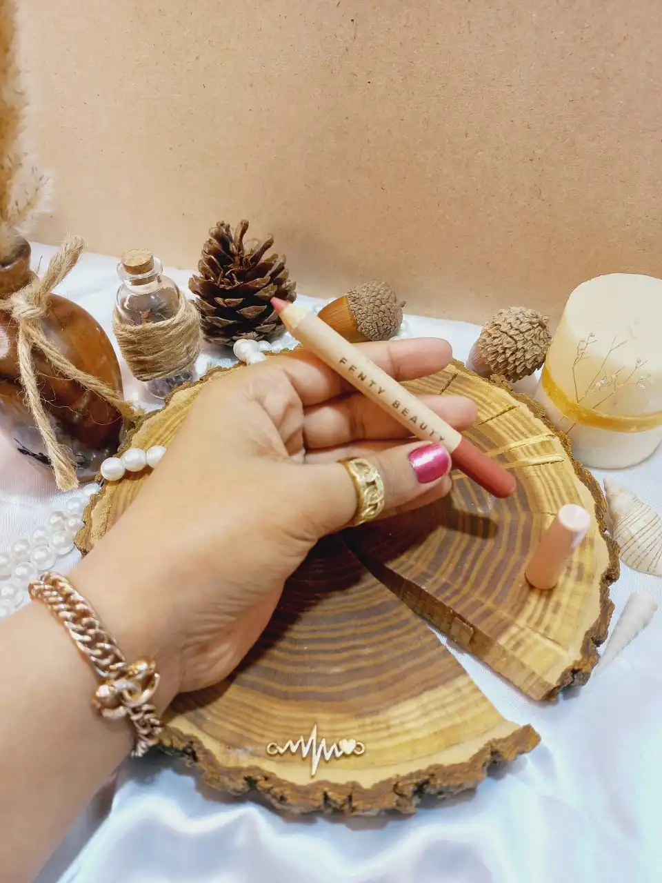 رژ مدادی پرطرفدار پوکه زرد فنتی بیوتی FENTY BEAUTY