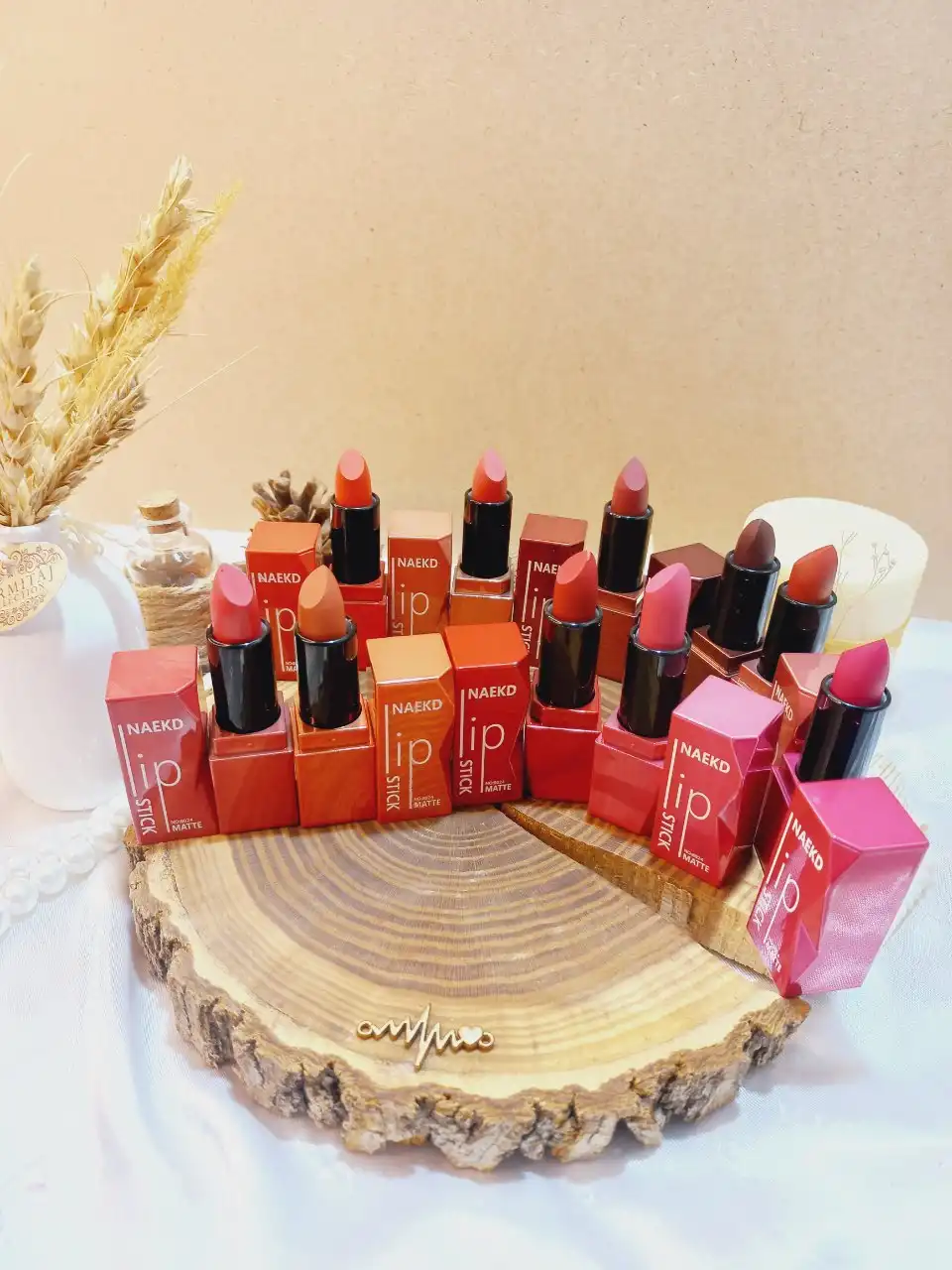 رژ جامد پرطرفدار ناکد NAEKD MATTE کد 8024