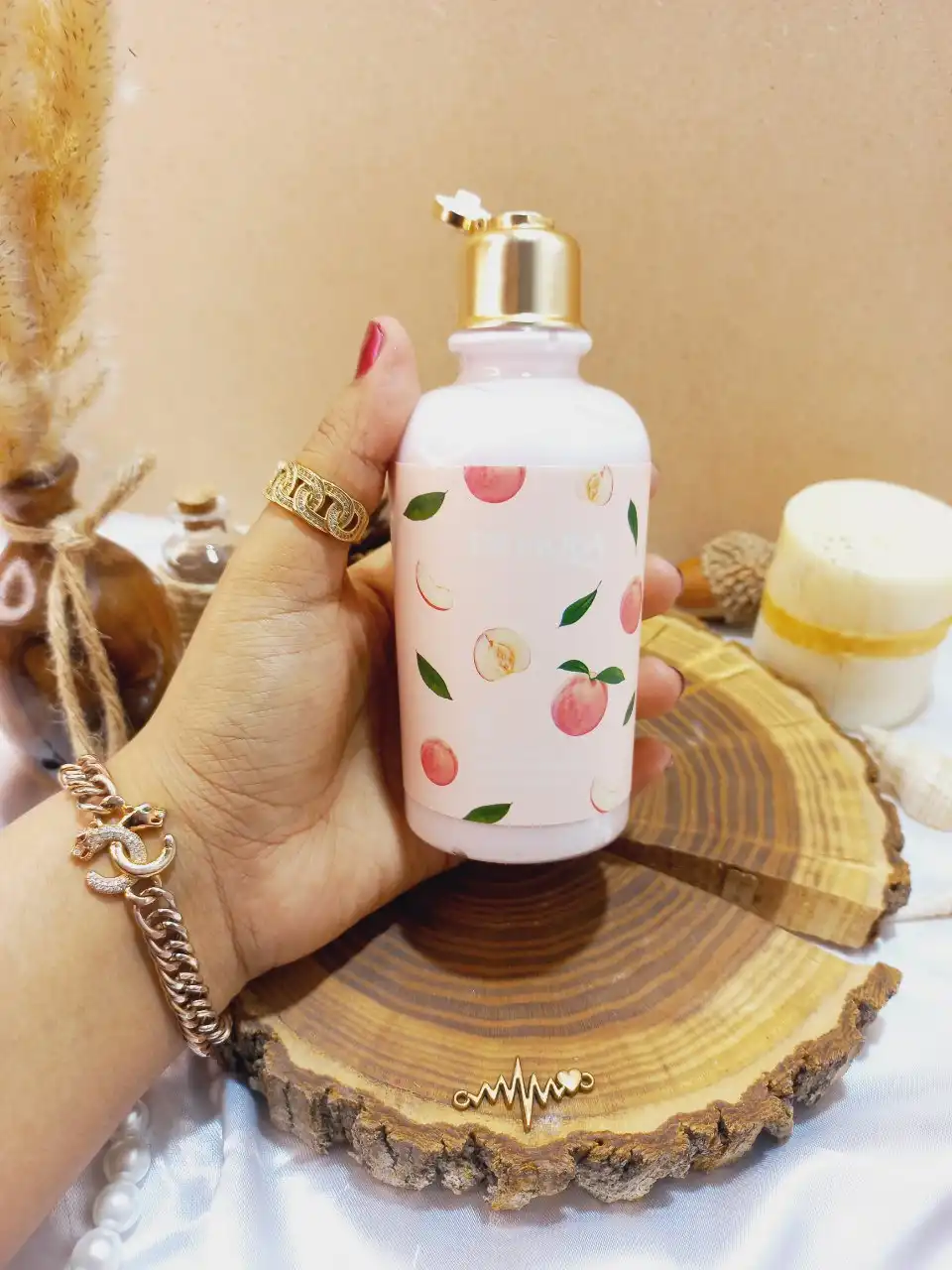 لوسیون بدن هلویی آبرسان فوق قوی و فاقد چربی بیواکوا BIOAQUA