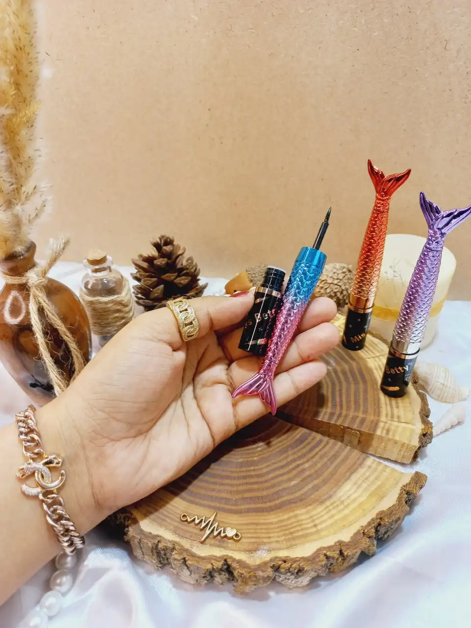 خط چشم ماژیکی ضد آب طرح پری دریایی کاملا مات و مشکی میس بتی Miss betty