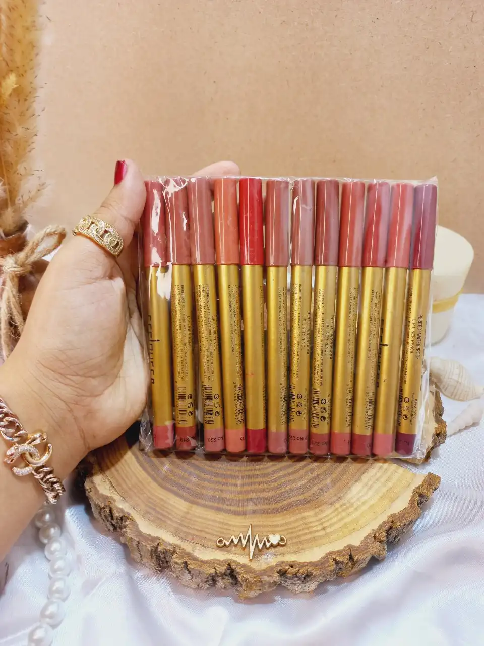 رژ لب مدادی پوکه طلایی دوسه DOUCCE