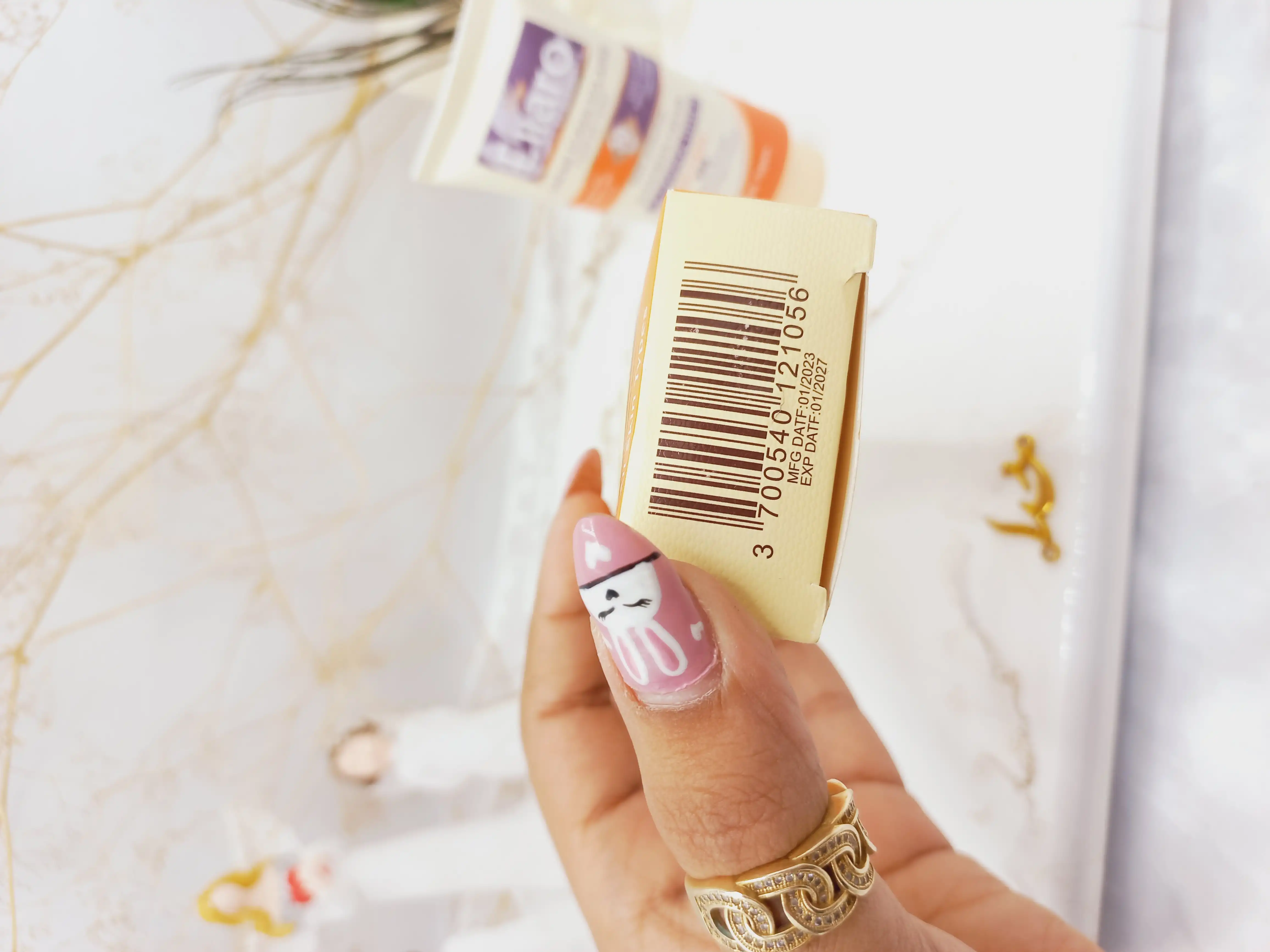 ضد آفتاب رنگی الارو SPF 30 مدل Oil free اورجینال