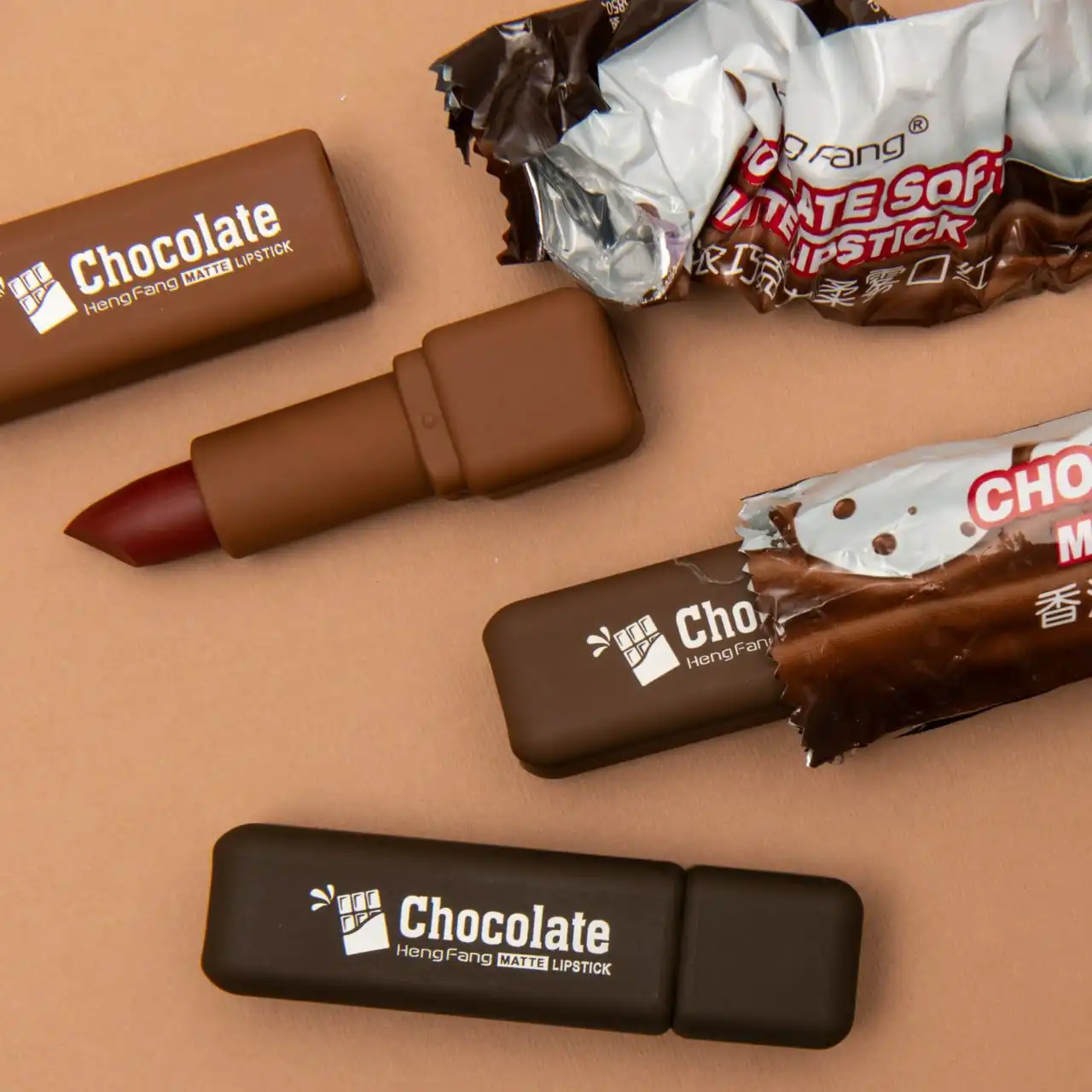 رژ لب جامد طرح شکلات هنگ فنگ HENG FANG کد H9422