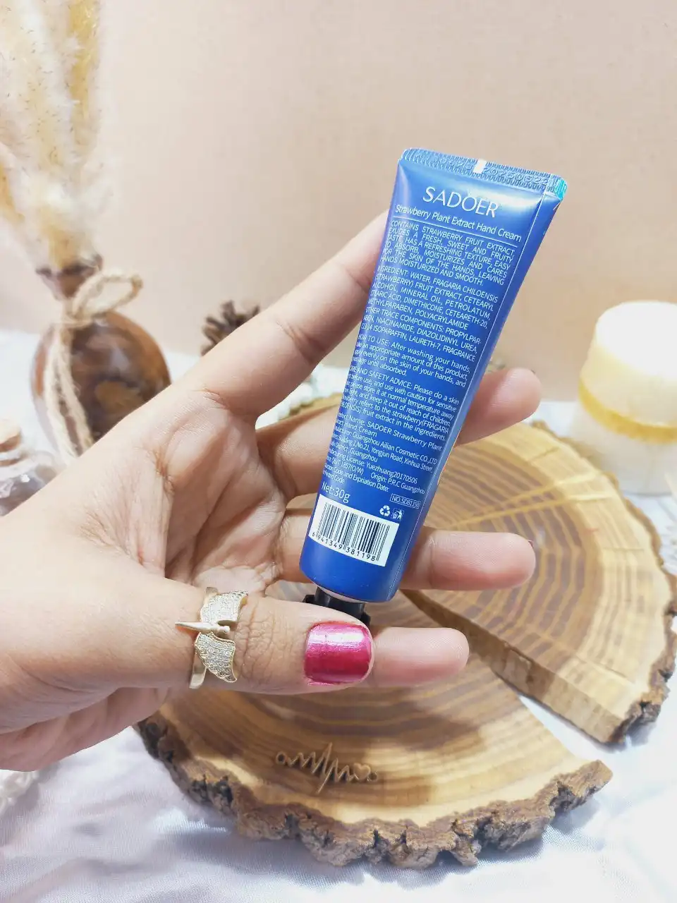 کرم دست تیوپی توت فرنگی سادور Sadoer کد  SD81198