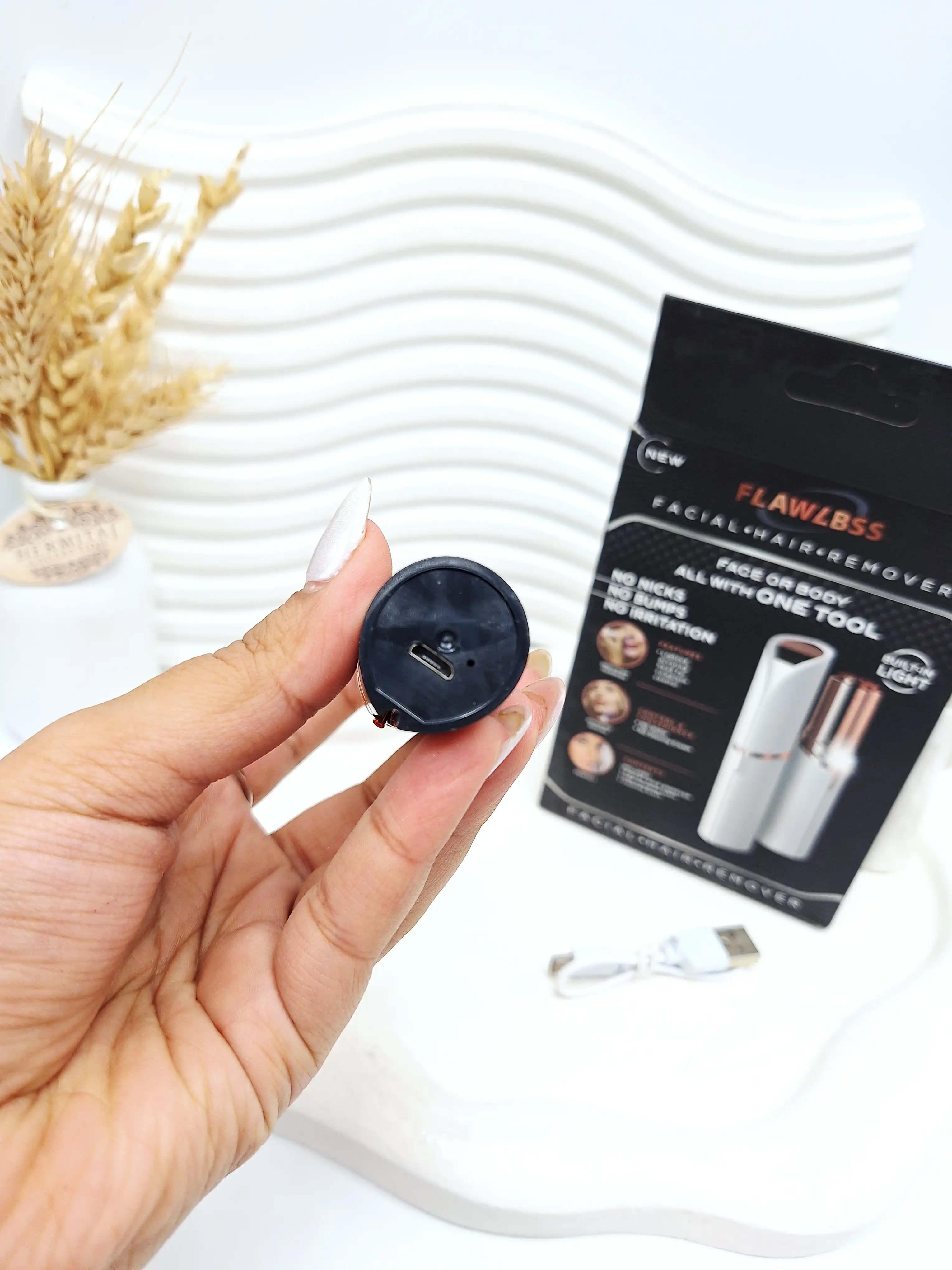 موزن صورت رنگ سفید و مشکی شارژی فلاورس FLAWLESS کد 2465