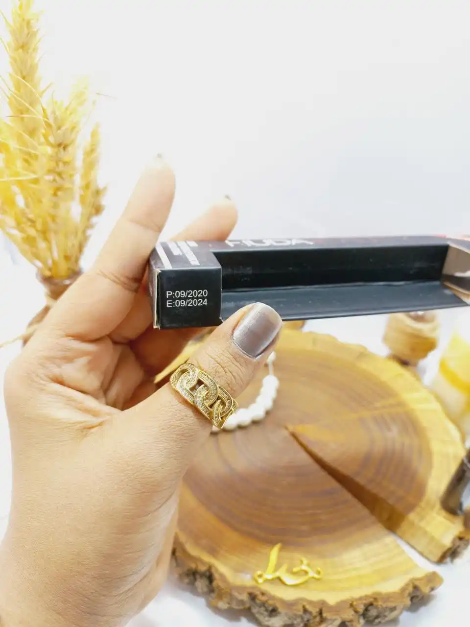 خط چشم مشکی و هاشور ابرو قهوه ای دو کاره پرطرفدار هدی بیوتی HUDABEAUTY کد HMB002