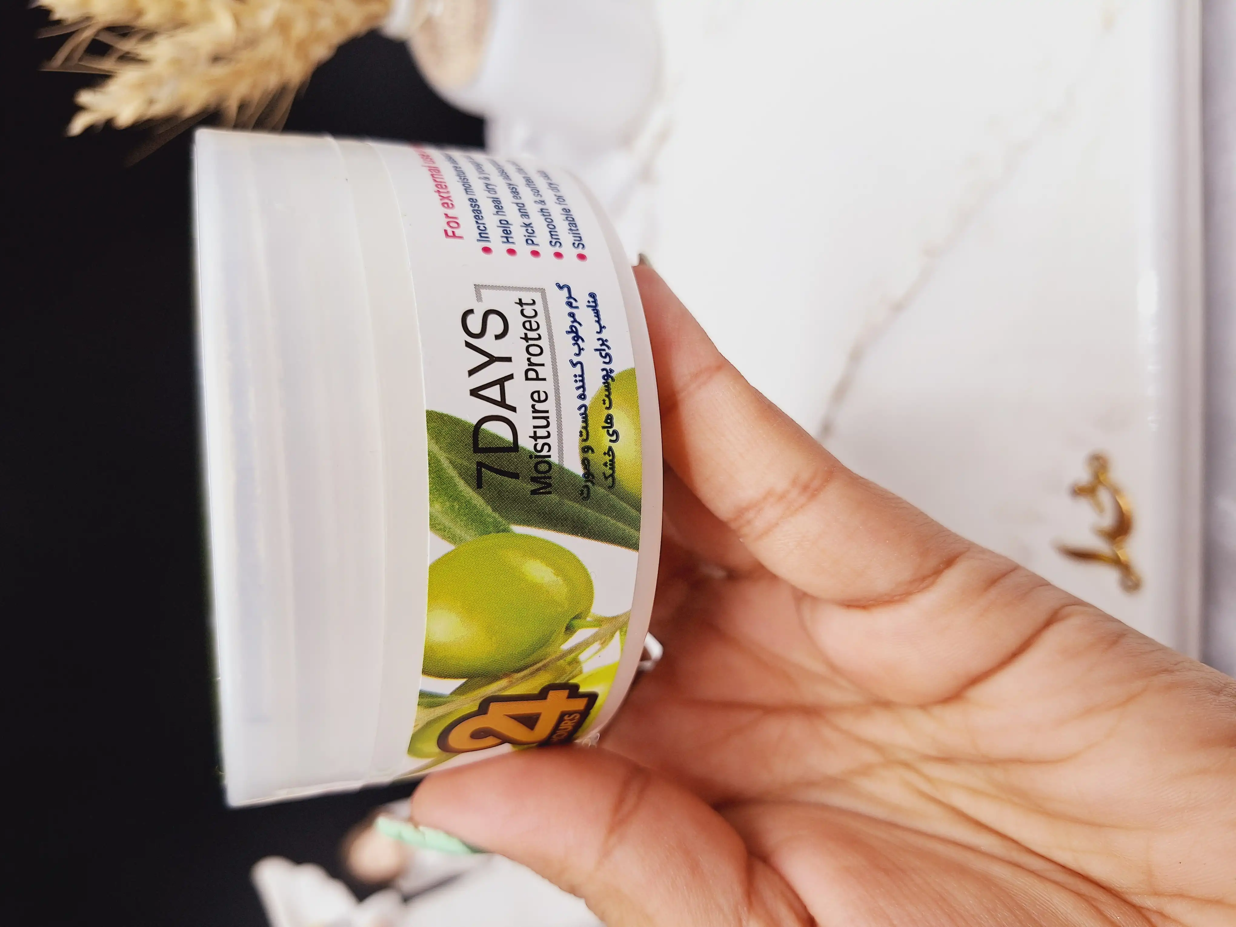 کرم مرطوب کننده کاسه ای دست و صورت رایحه زیتون برند بناوان BONAVAN