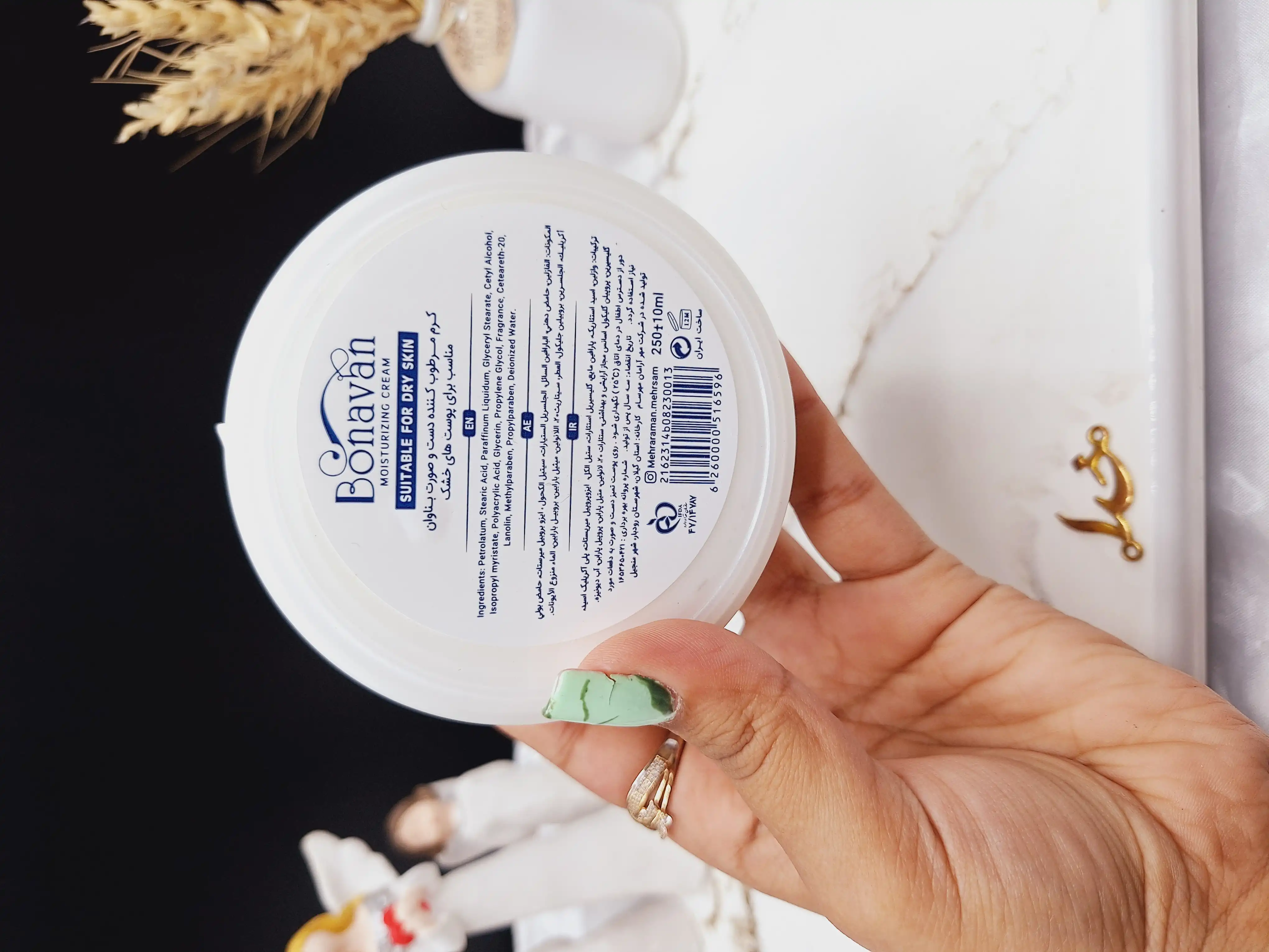 کرم مرطوب کننده کاسه ای دست و صورت رایحه زیتون برند بناوان BONAVAN