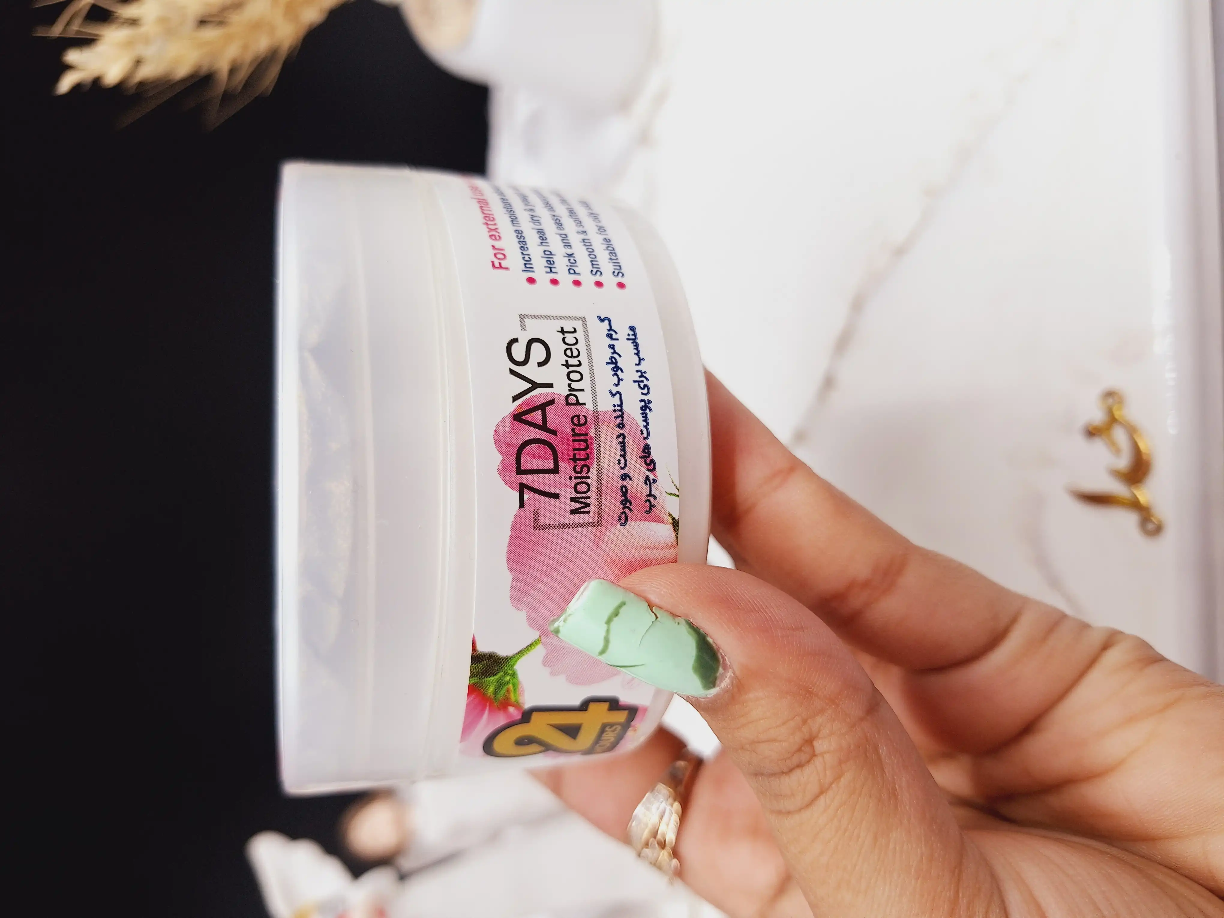 کرم مرطوب کننده کاسه ای دست و صورت رایحه گل ها صحرایی برند بناوان BONAVAN