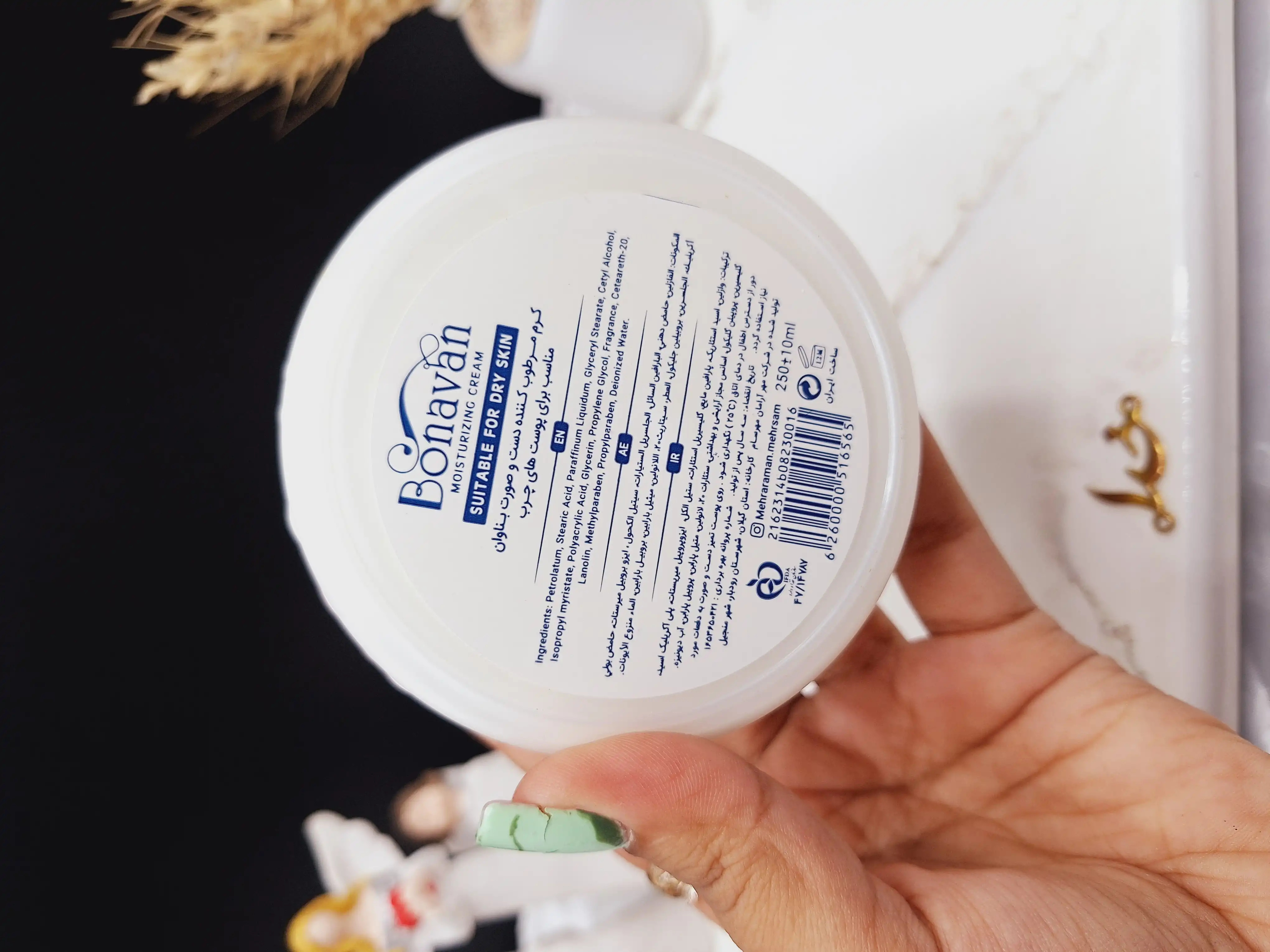 کرم مرطوب کننده کاسه ای دست و صورت رایحه گل ها صحرایی برند بناوان BONAVAN