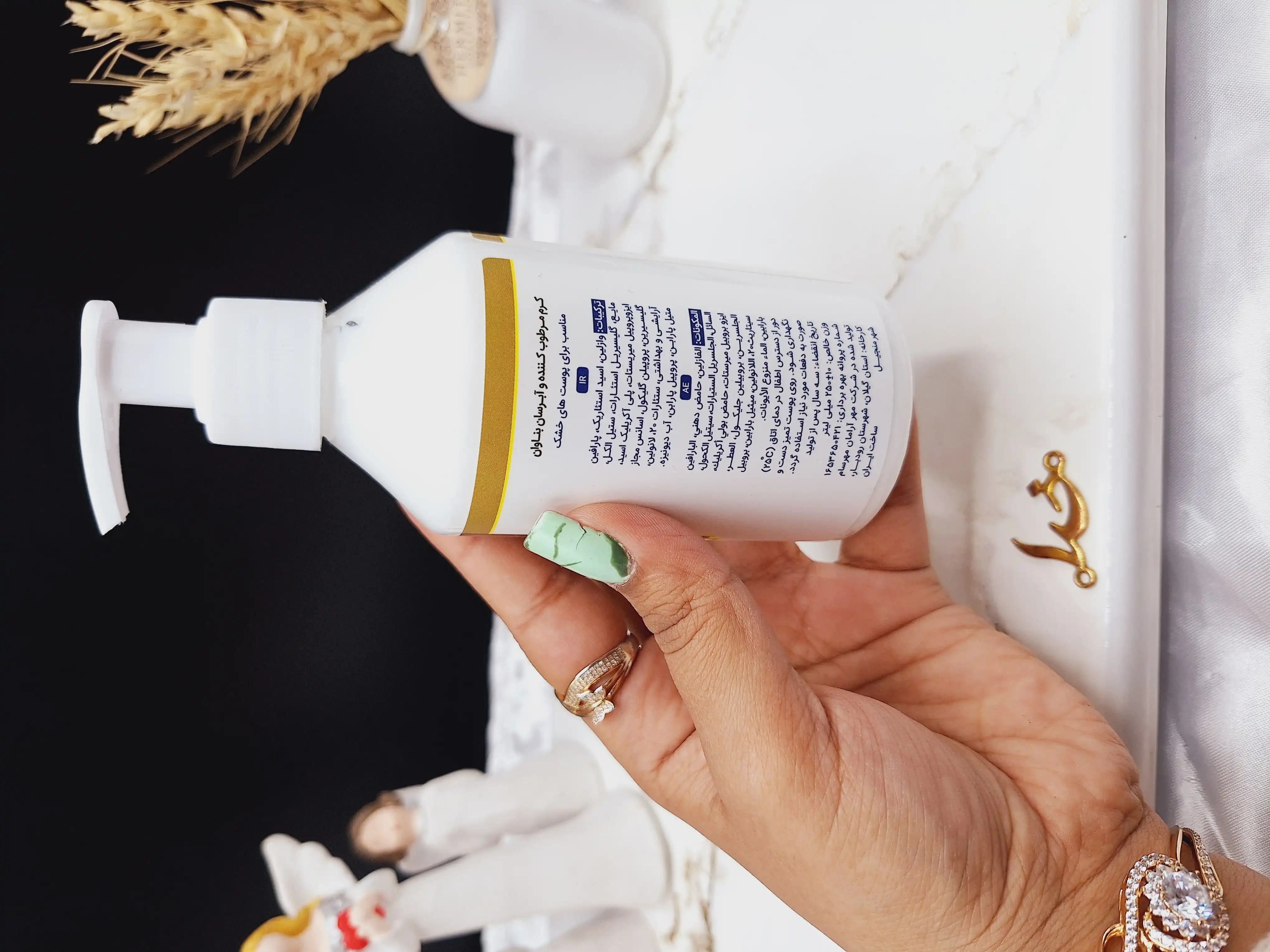 کرم مرطوب کننده پمپی دست و صورت رایحه زیتون برند بناوان BONAVAN