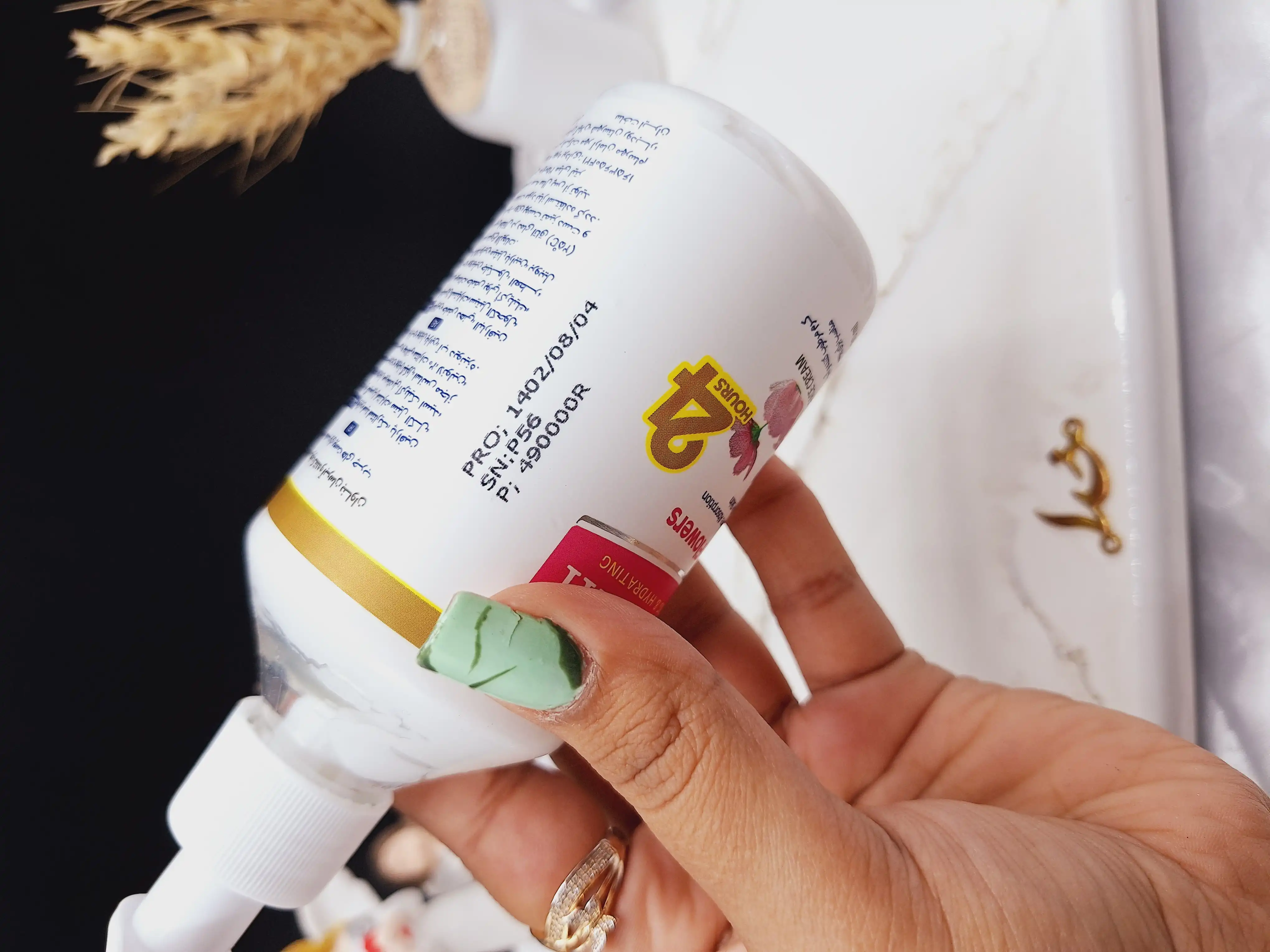 کرم مرطوب کننده پمپی دست و صورت رایحه گل های صحرایی برند بناوان BONAVAN