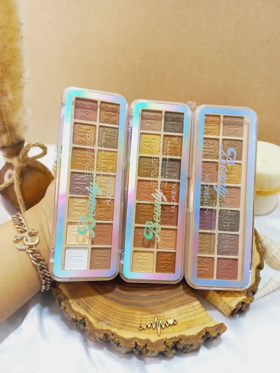 سایه 14 رنگ پرطرفدار با پیگمنت فوق العاده برند هدی بیوتی HUDABEAUTY کد H70149