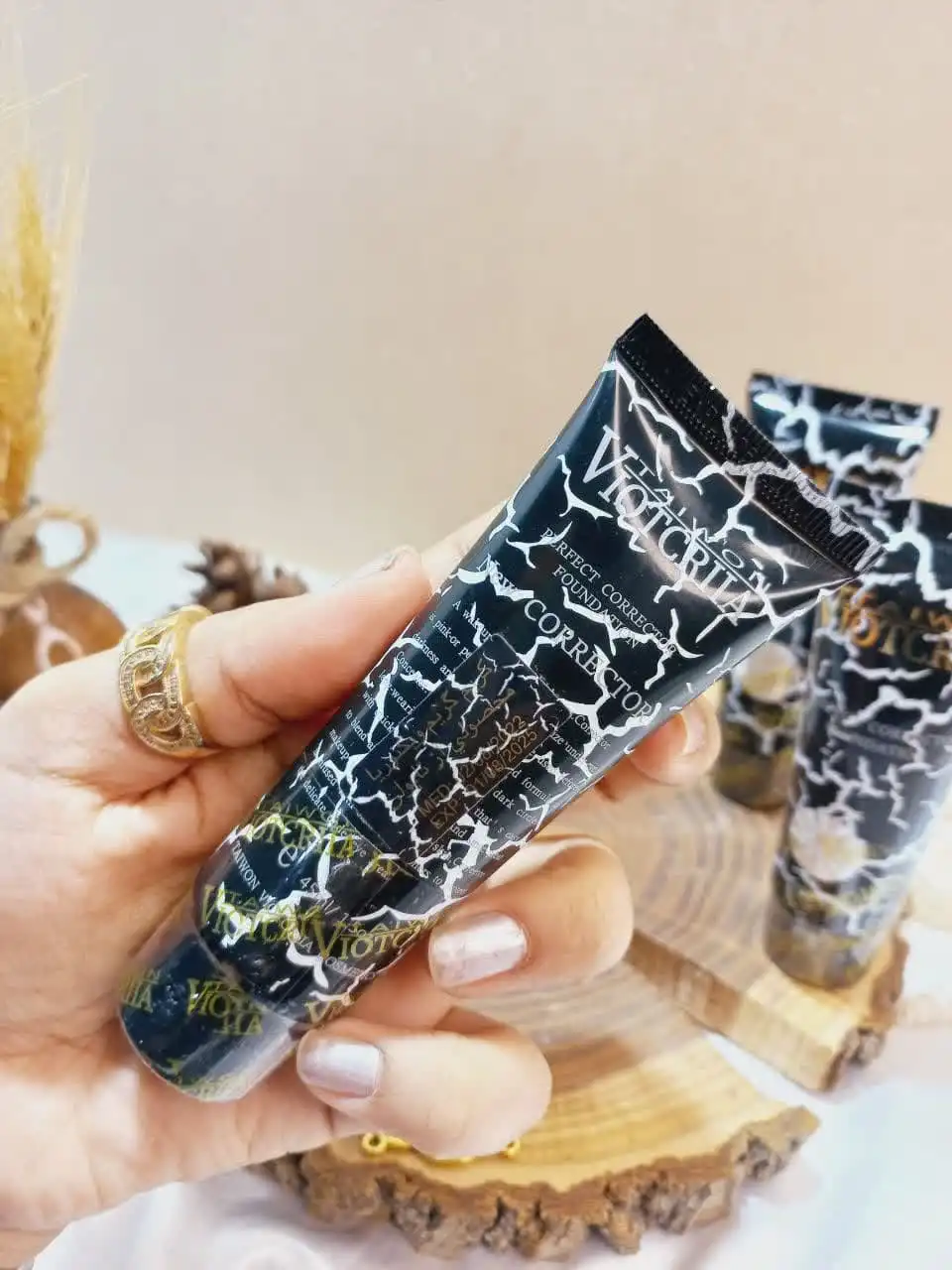 کرم پودر تیوپی ویکتوریا تایوان VIOTCRIIA TAIWON کد 900038