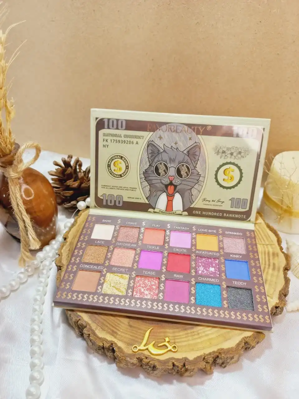 پالت سایه پرطرفدار طرح گربه دلار برند فاور بیوتی FAVOR BEAUTY کد ES6063