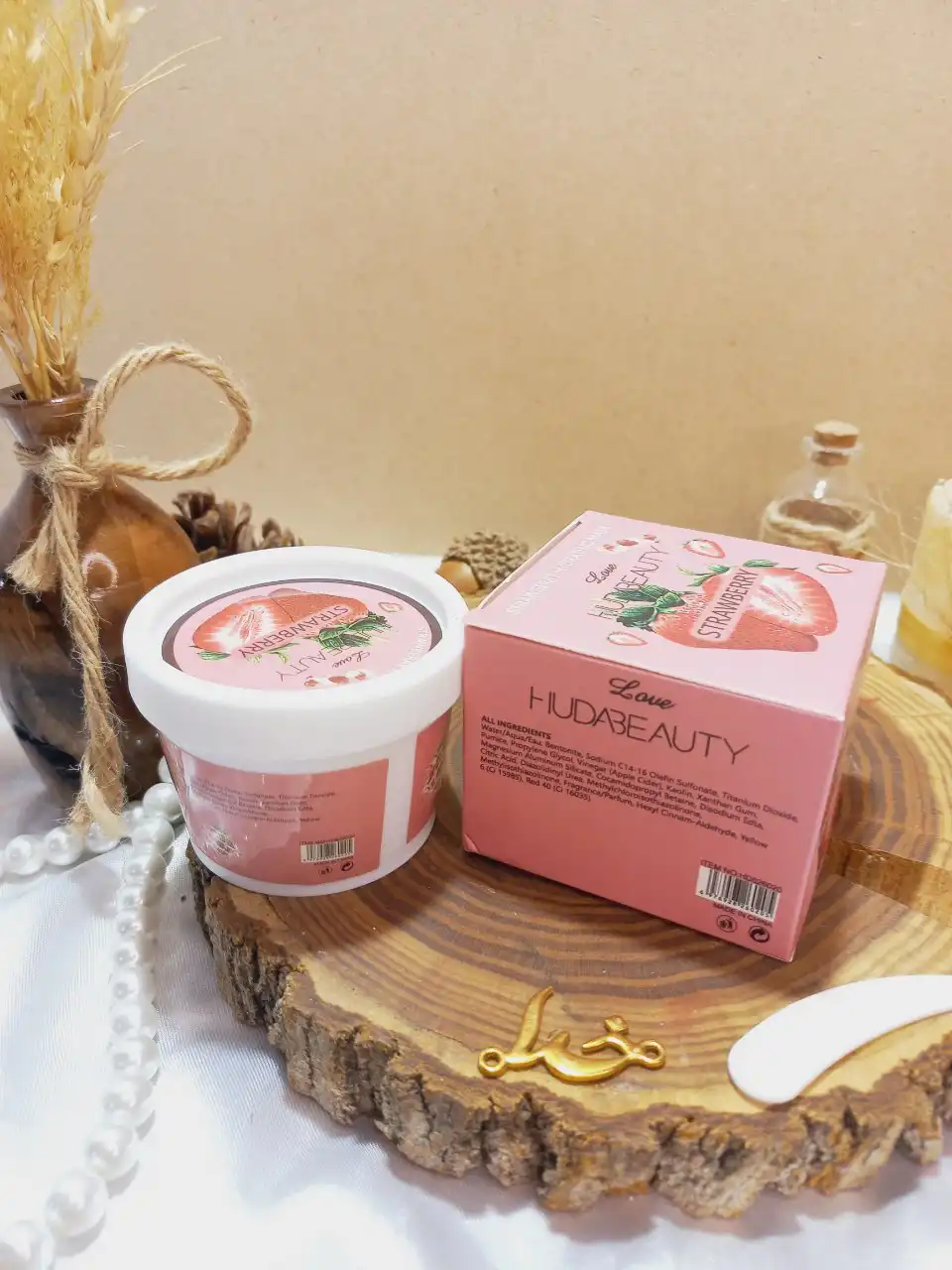 اسکراب شنی صورت و بدن رایحه توت فرنگی هدی بیوتی HUDABEAUTY کد 826020