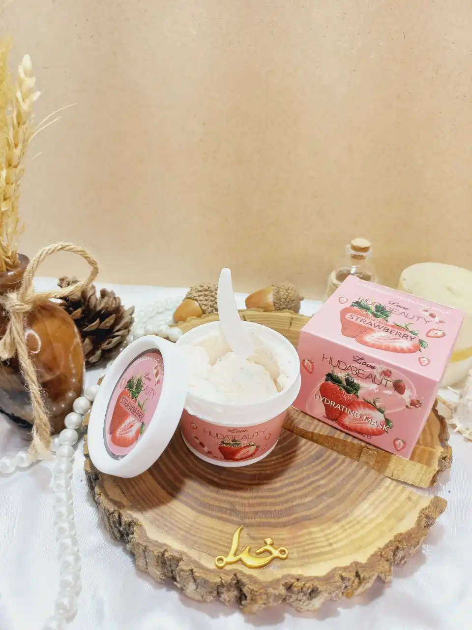 اسکراب شنی صورت و بدن رایحه توت فرنگی هدی بیوتی HUDABEAUTY کد 826020