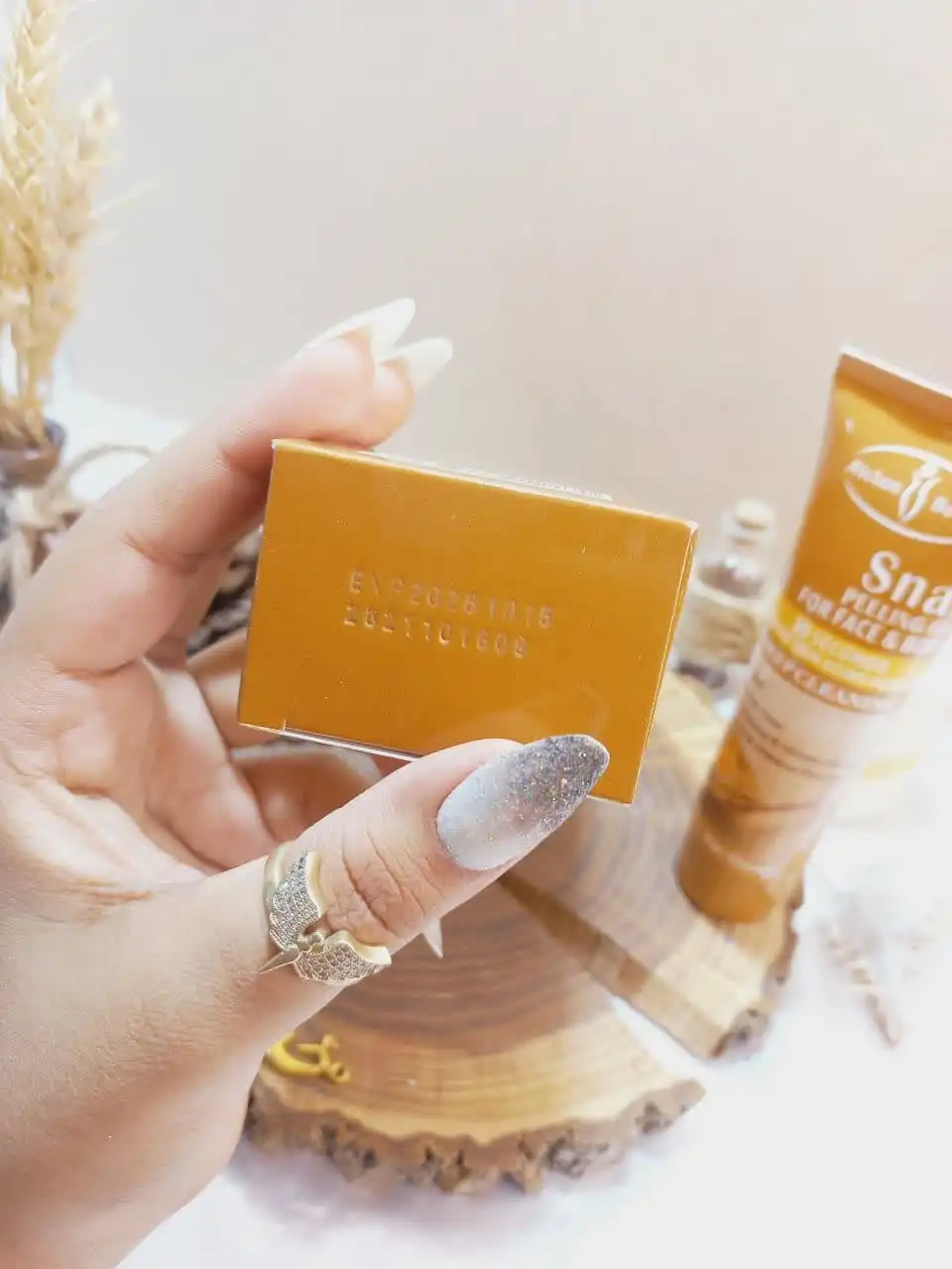 ژل پرطرفدار لایه بردار حلزون SNAIL برند آیچون بیوتی Aichun Beauty کد AC31945