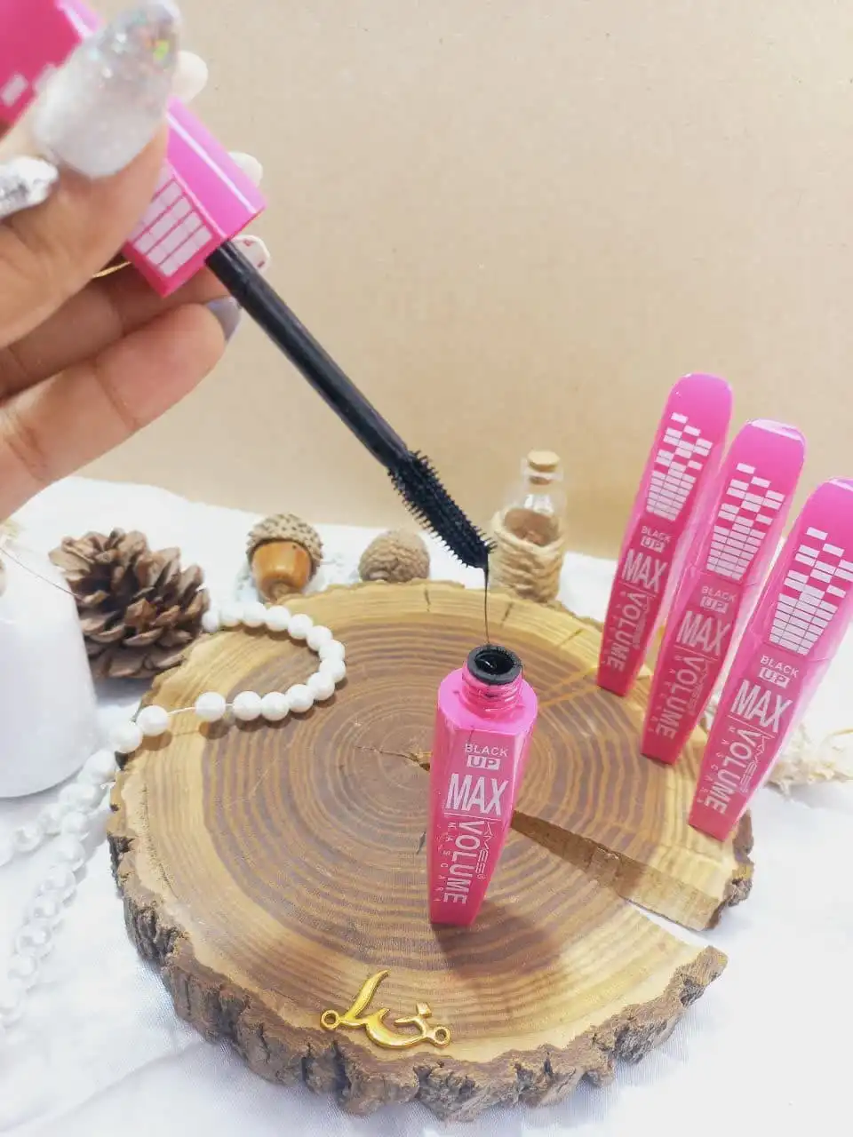 ریمل پرطرفدار ضد آب مشکی پوکه صورتی ماسکارا لش کویین MASCARRA کد M379