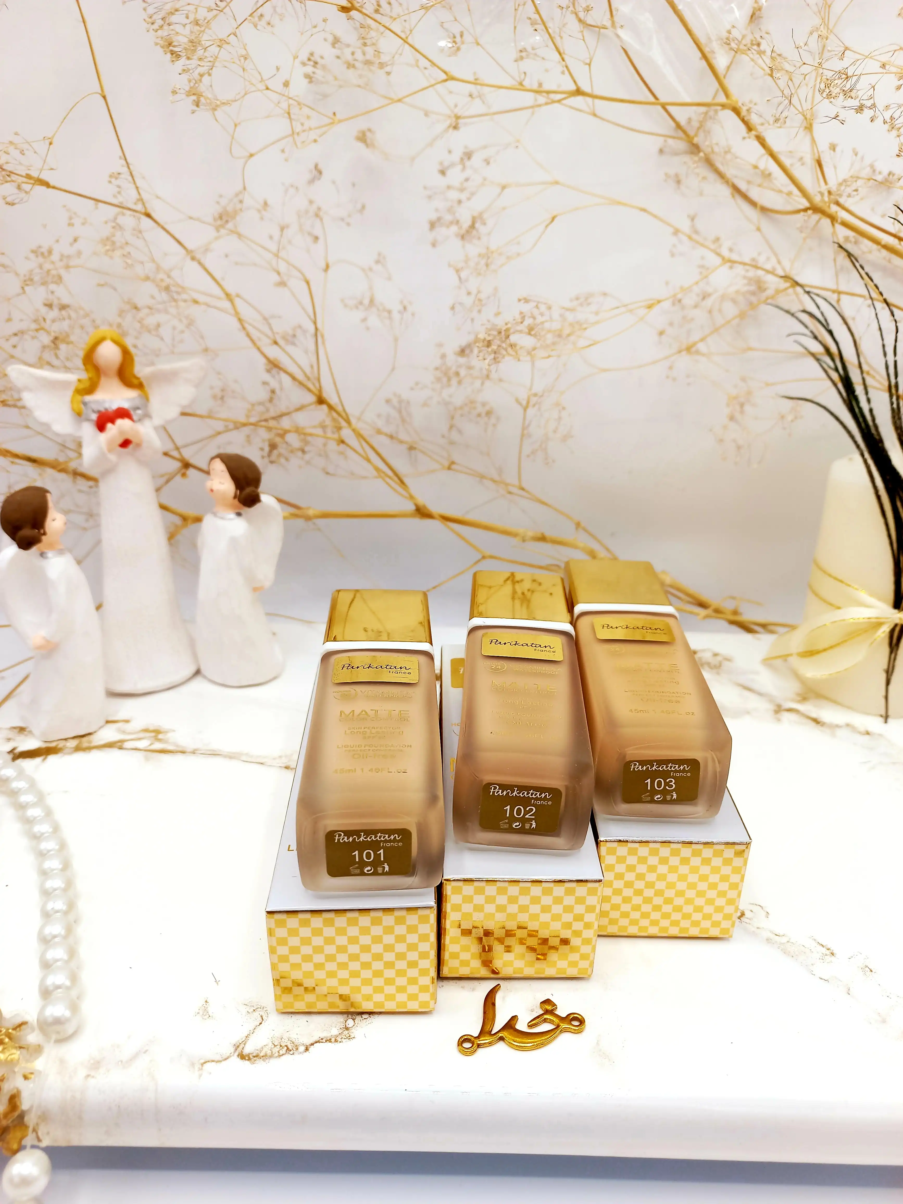 کرم پودر مات ضد آب معروف پریکاتن parikatan  دارای ویتامین E و A کد 2515