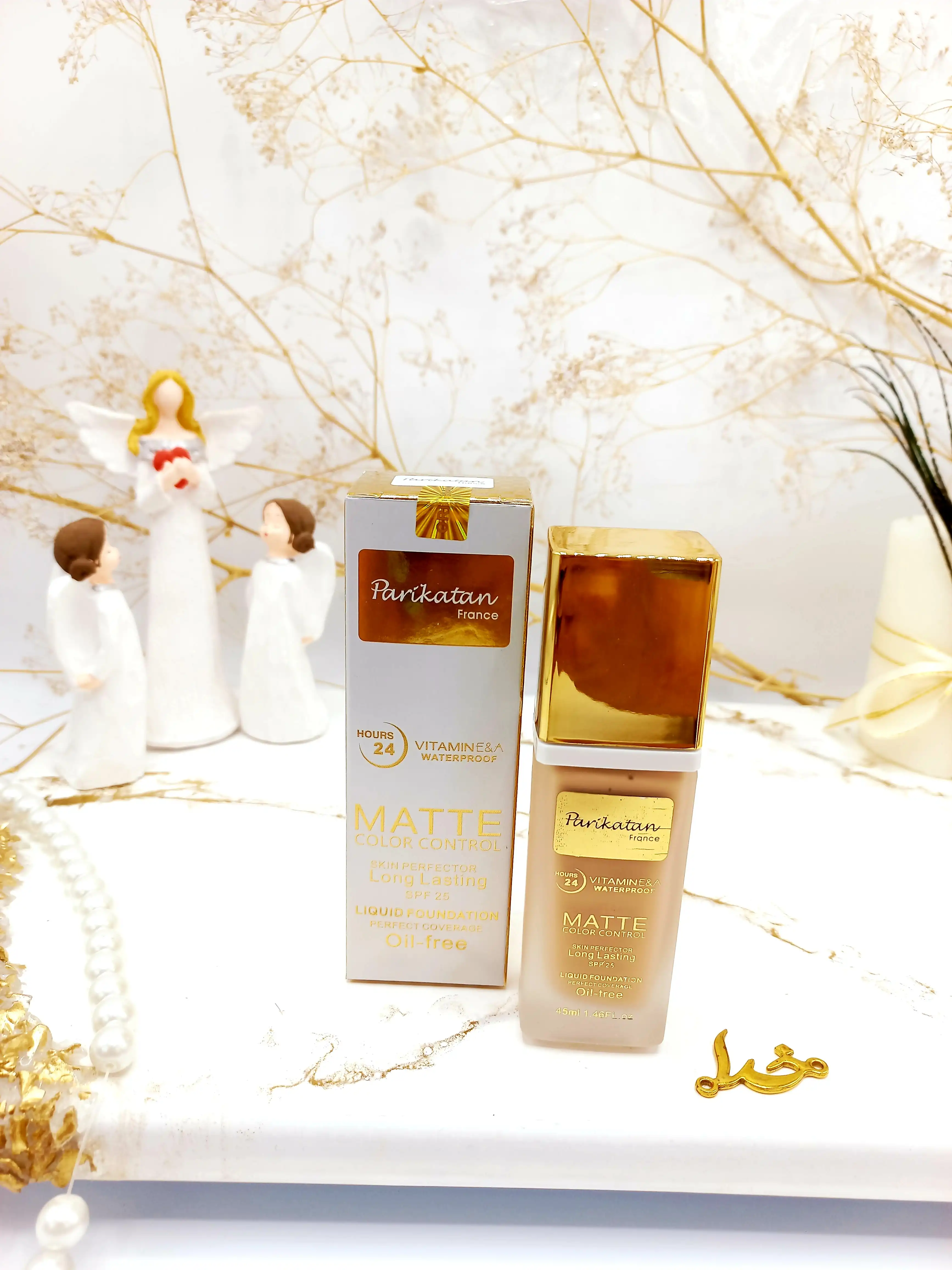 کرم پودر مات ضد آب معروف پریکاتن parikatan  دارای ویتامین E و A کد 2515