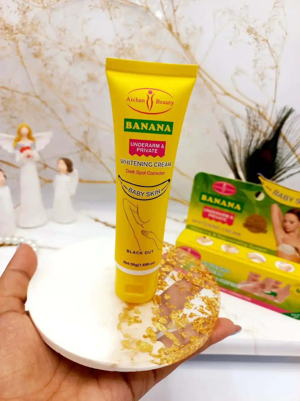 کرم درخشان کننده و سفید کننده زیر بغل و اندامهای خصوصی با رایحه موز آیچون بیوتی Aichun Beauty کد AC3146